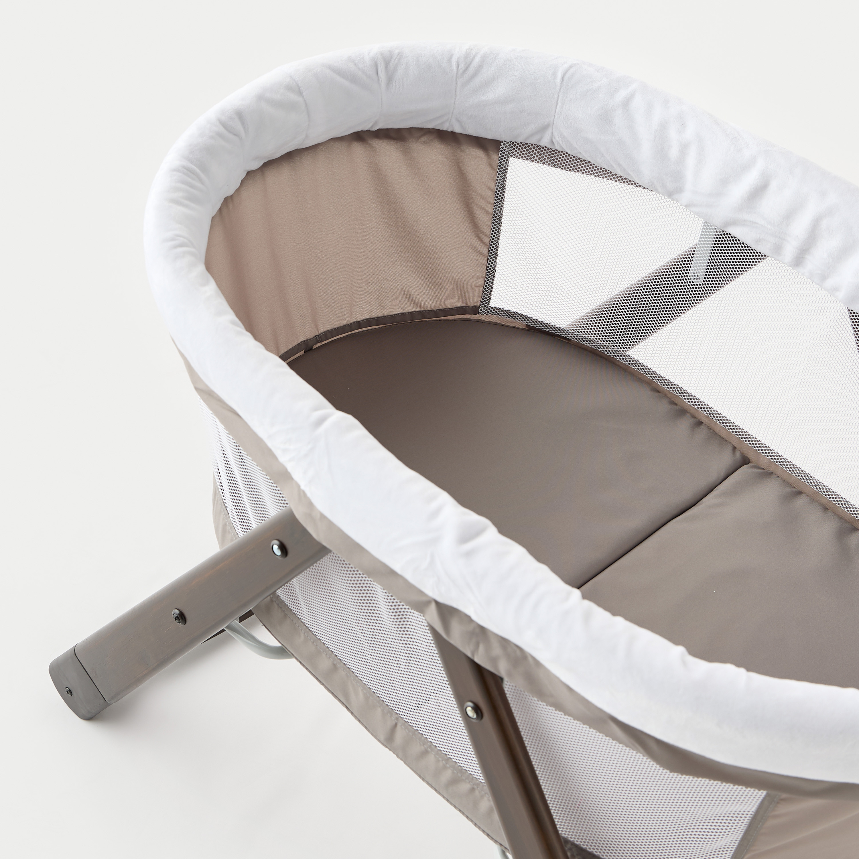 Juniors Mia Wooden Bassinet-baby-nursery-furniture-cribsandbeds-bassinets-image-3