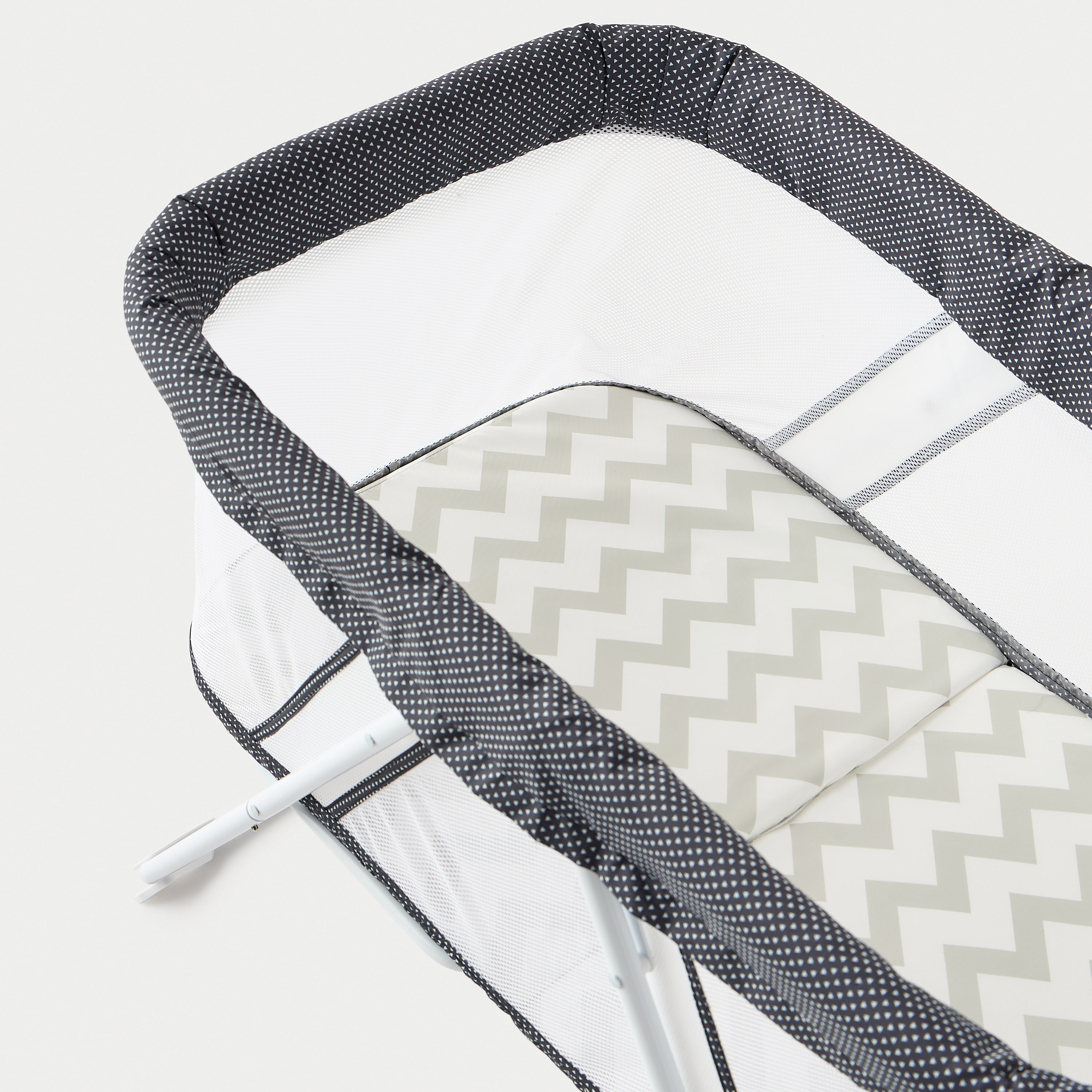 Juniors Printed Riley Travel Bassinet-baby-nursery-furniture-cribsandbeds-bassinets-image-3