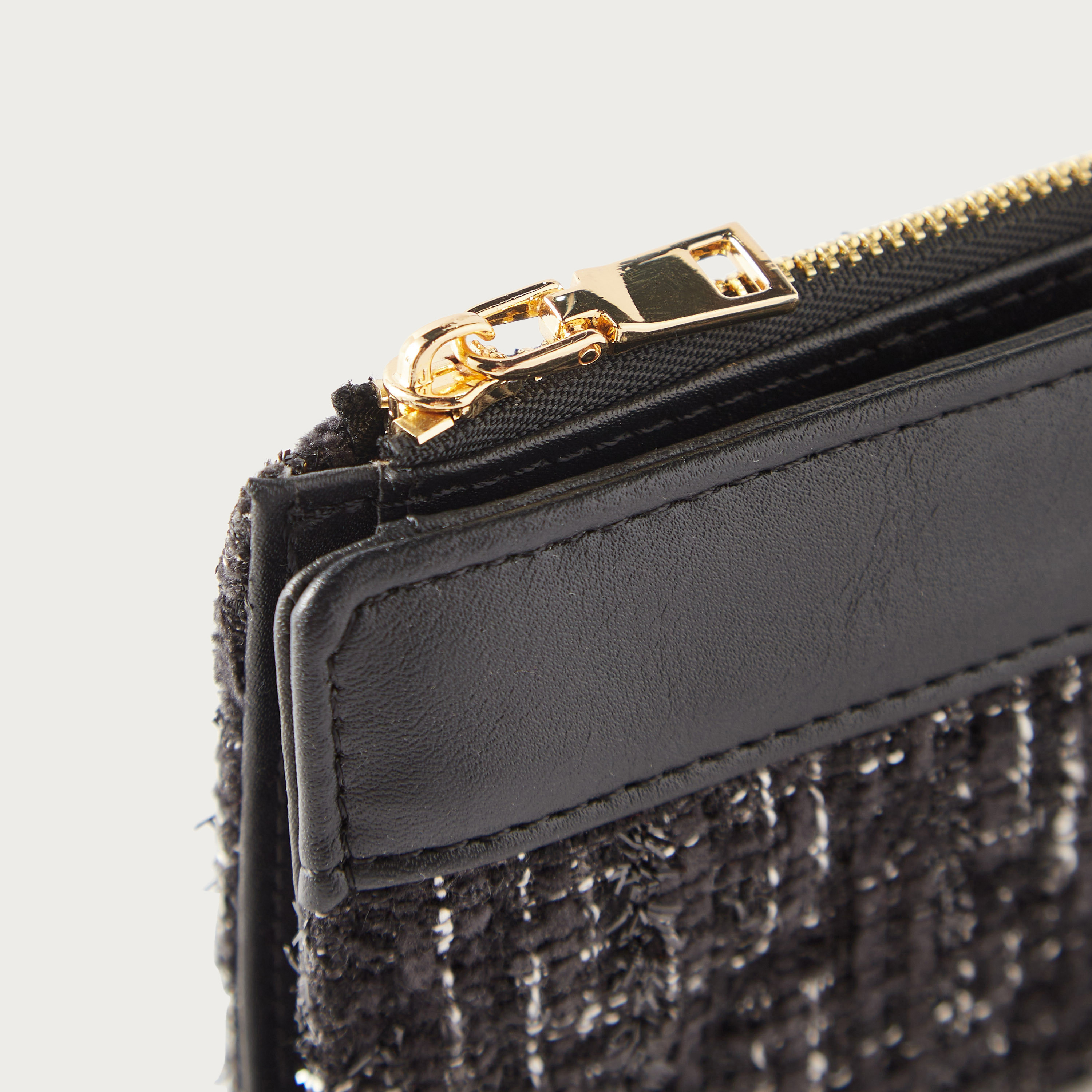 حامل بطاقات بارز الملمس بسحاب إغلاق من ساشا-women-bagsandwallets-wallets-image-3