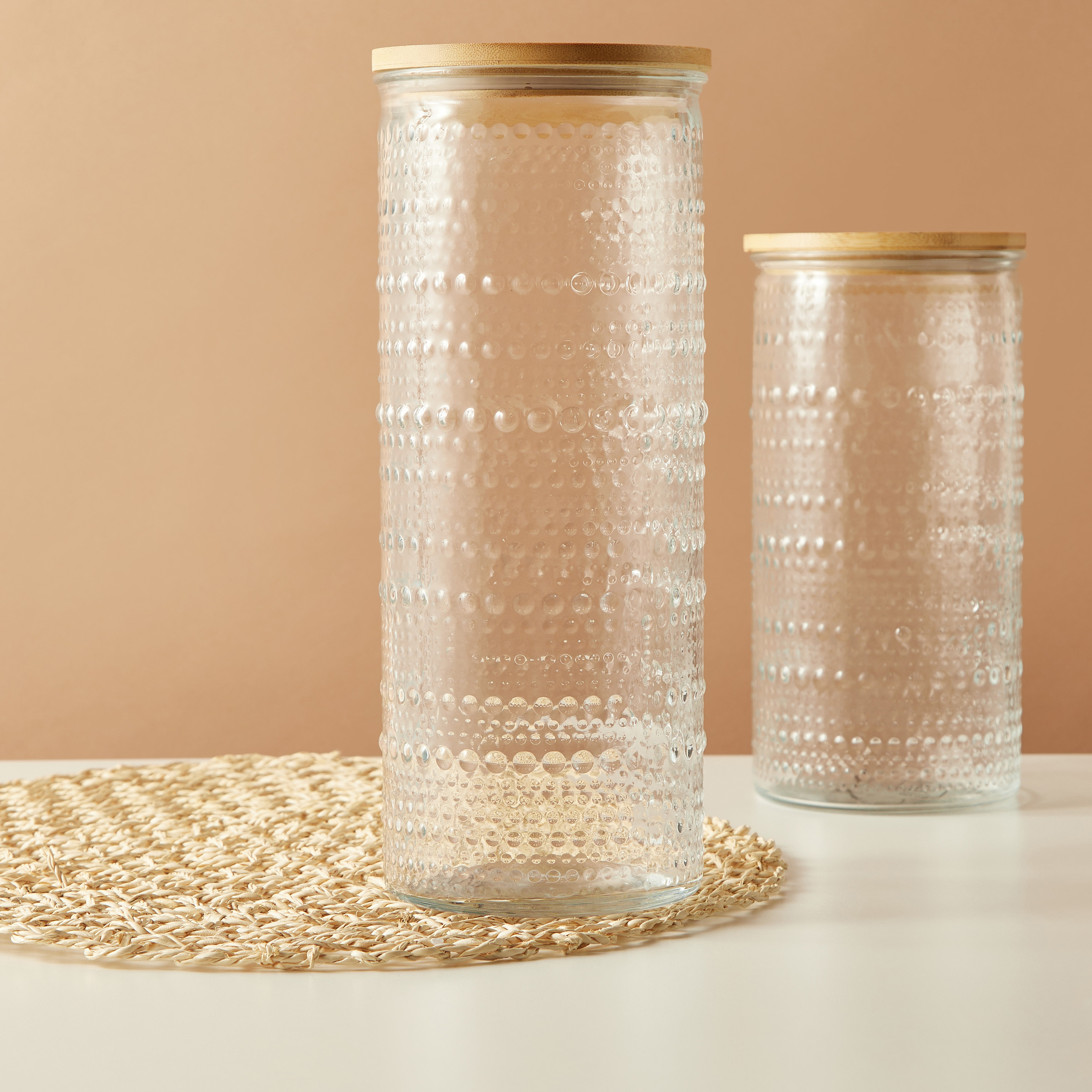 جرة زجاج بارزة الملمس بغطاء خشب - 2.5 لتر-household-kitchen-foodstorage-containers-image-1