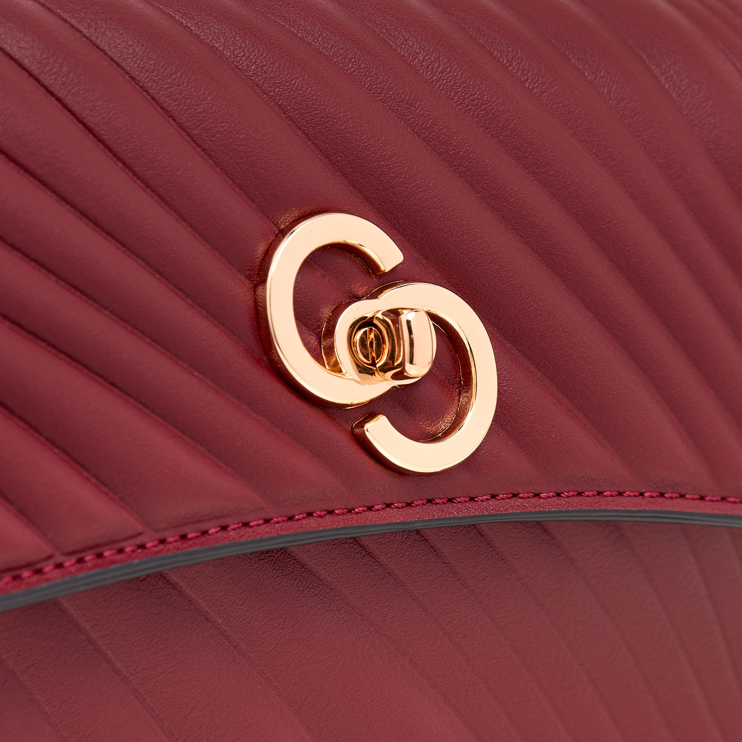 شنطة كروس بودي مبطنة بحزام قابل للفصل وقفل إغلاق تويست من سيليست-women-bagsandwallets-handbags-image-4