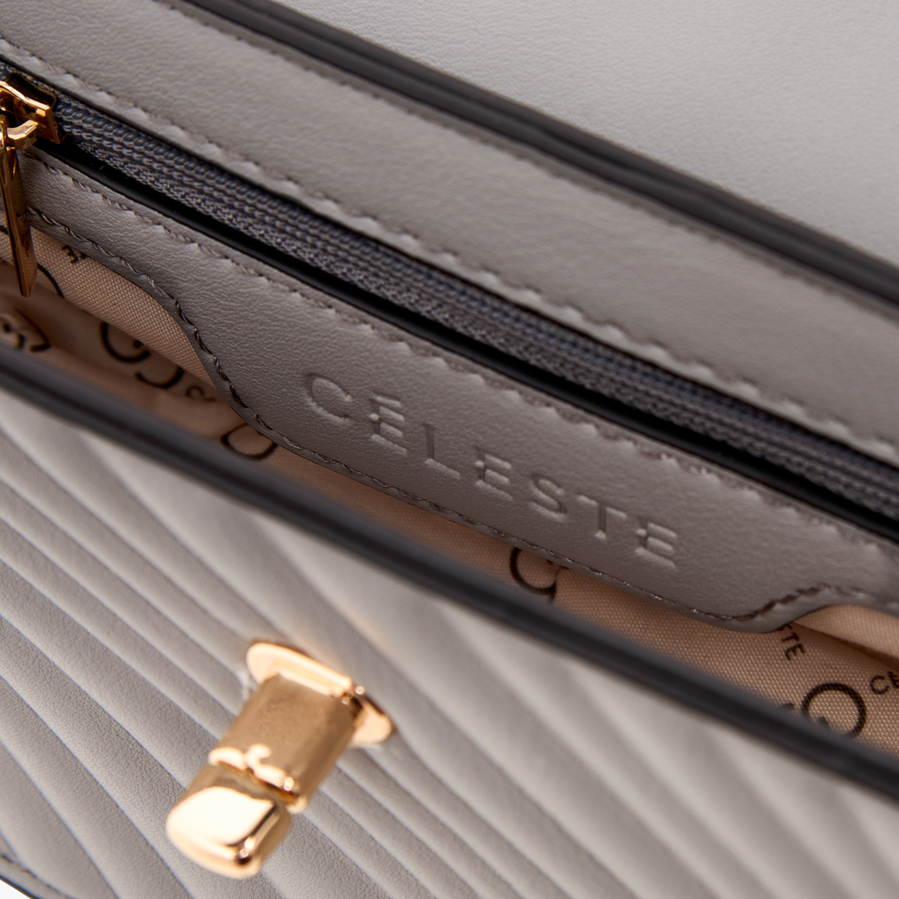 شنطة كروس بودي مبطنة بحزام قابل للفصل وقفل إغلاق تويست من سيليست-women-bagsandwallets-handbags-image-13
