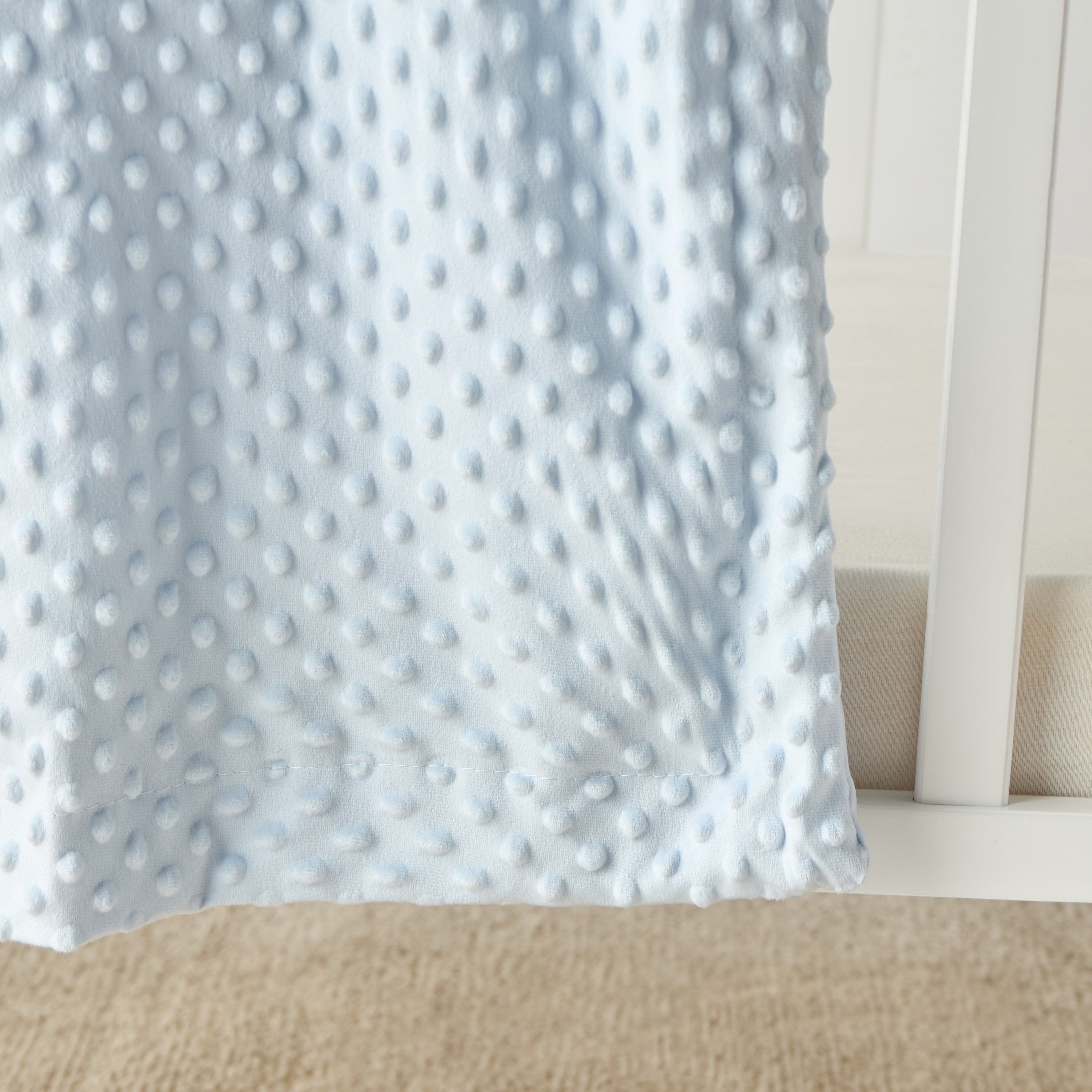 مجموعة هدايا بطانية ولعبة مخملية على شكل دب من جونيورز-baby-nursery-blanketsandswaddles-blanketsandquilts-image-3