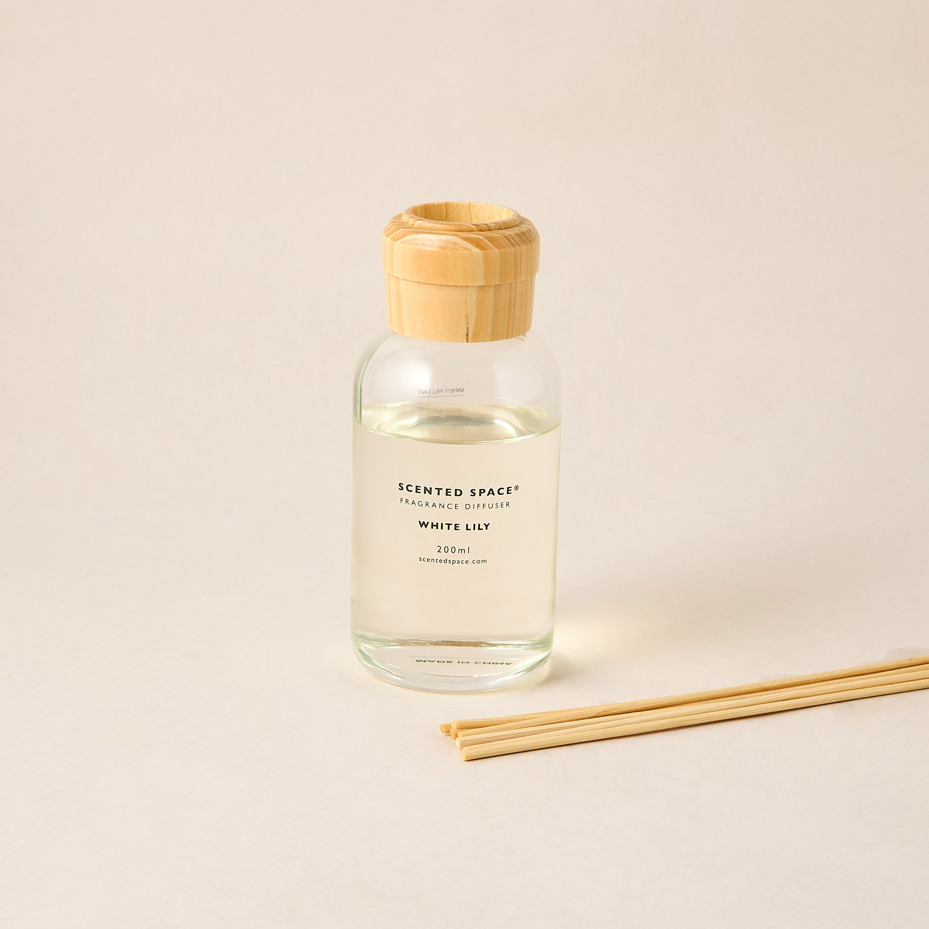 موزع عطور أعواد برائحة الزنبق الأبيض من سينتد سبيس - 200 مل-household-homefragrance-reeddiffusers-image-2