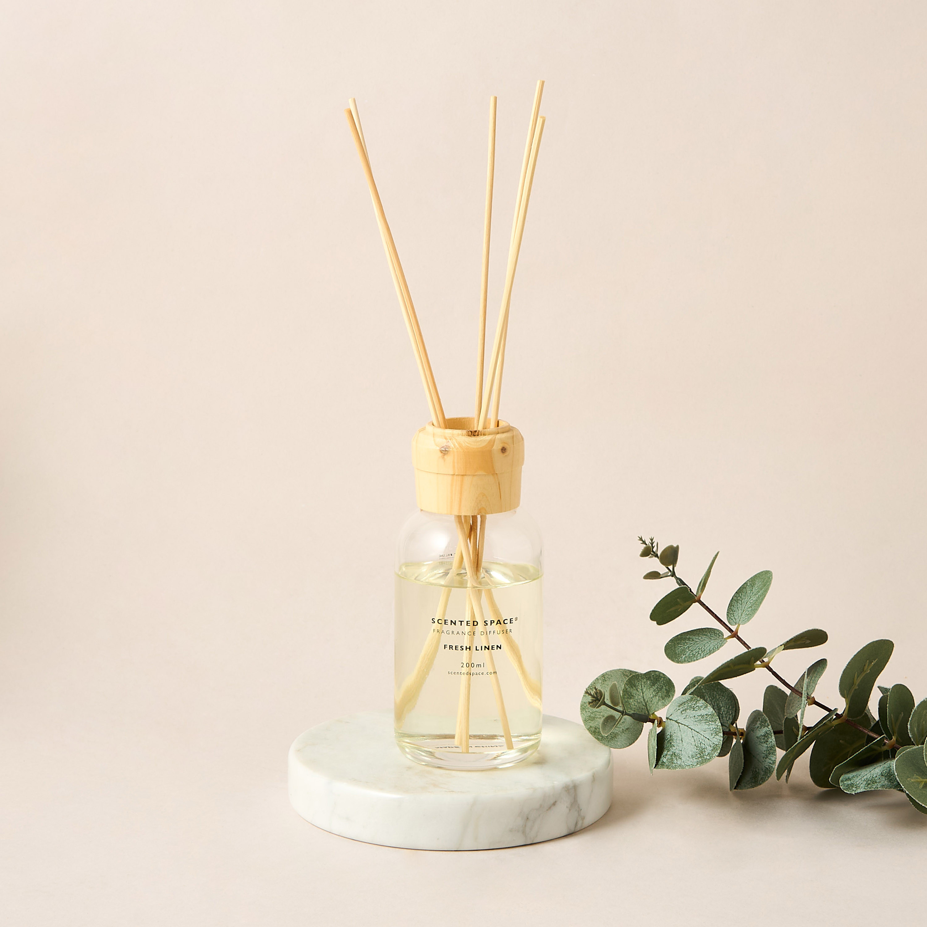طقم موزع عطور برائحة الكتان المنعش من سينتد سبيس - 200 مل-household-homefragrance-reeddiffusers-image-1