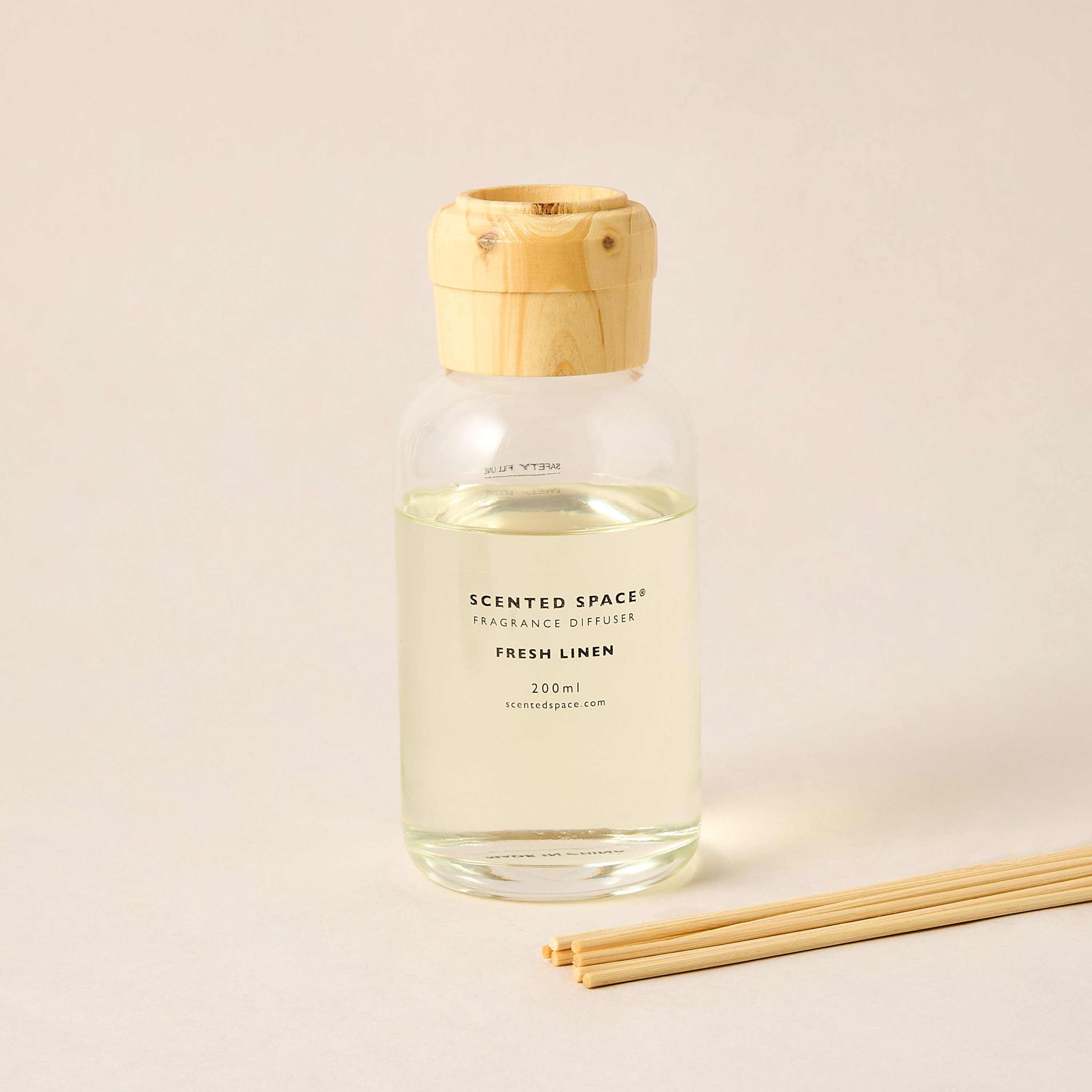 طقم موزع عطور برائحة الكتان المنعش من سينتد سبيس - 200 مل-household-homefragrance-reeddiffusers-image-2
