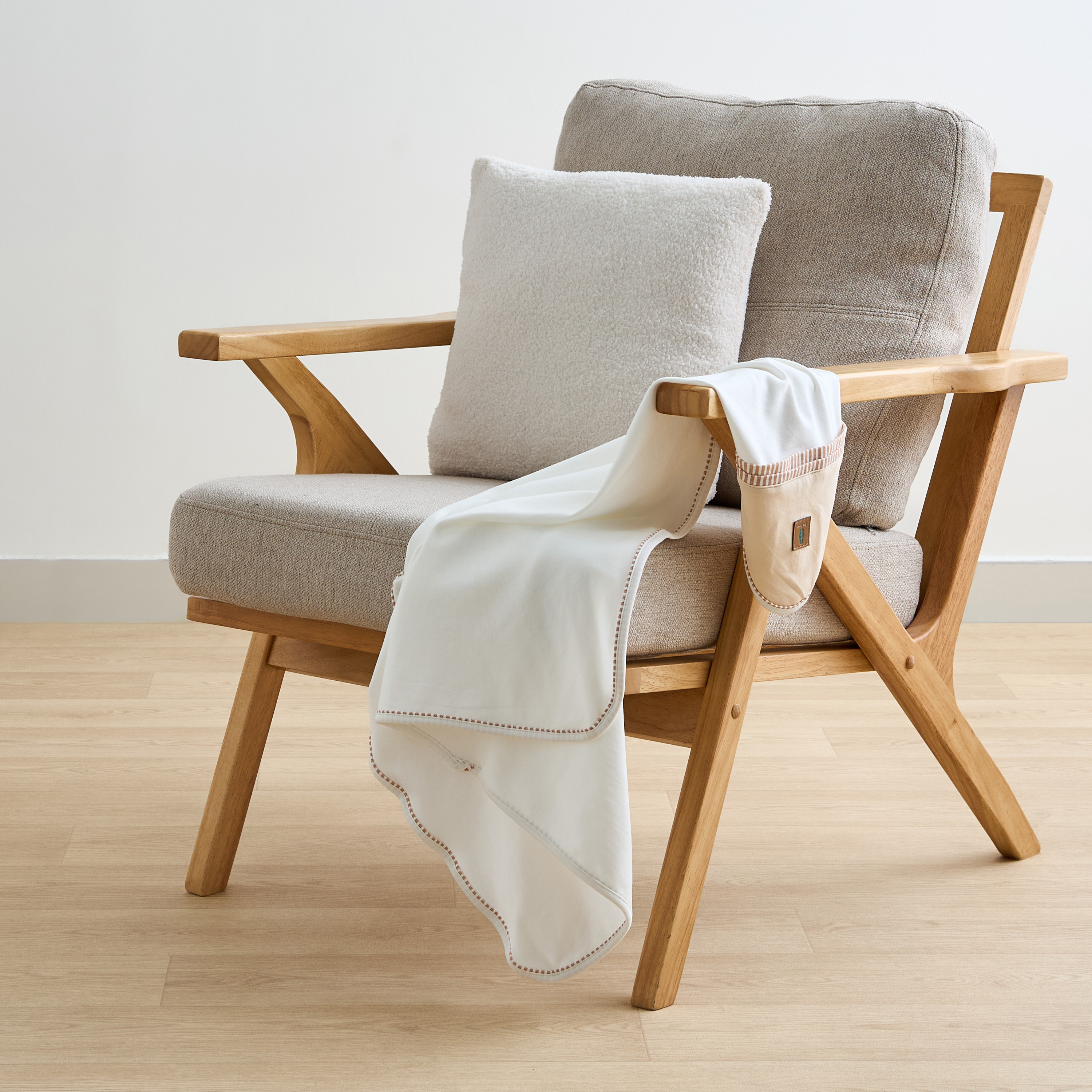 بطّانية حديثي ولادة بزخارف من جونيورز - 70x70 سم-baby-nursery-blanketsandswaddles-blanketsandquilts-image-2