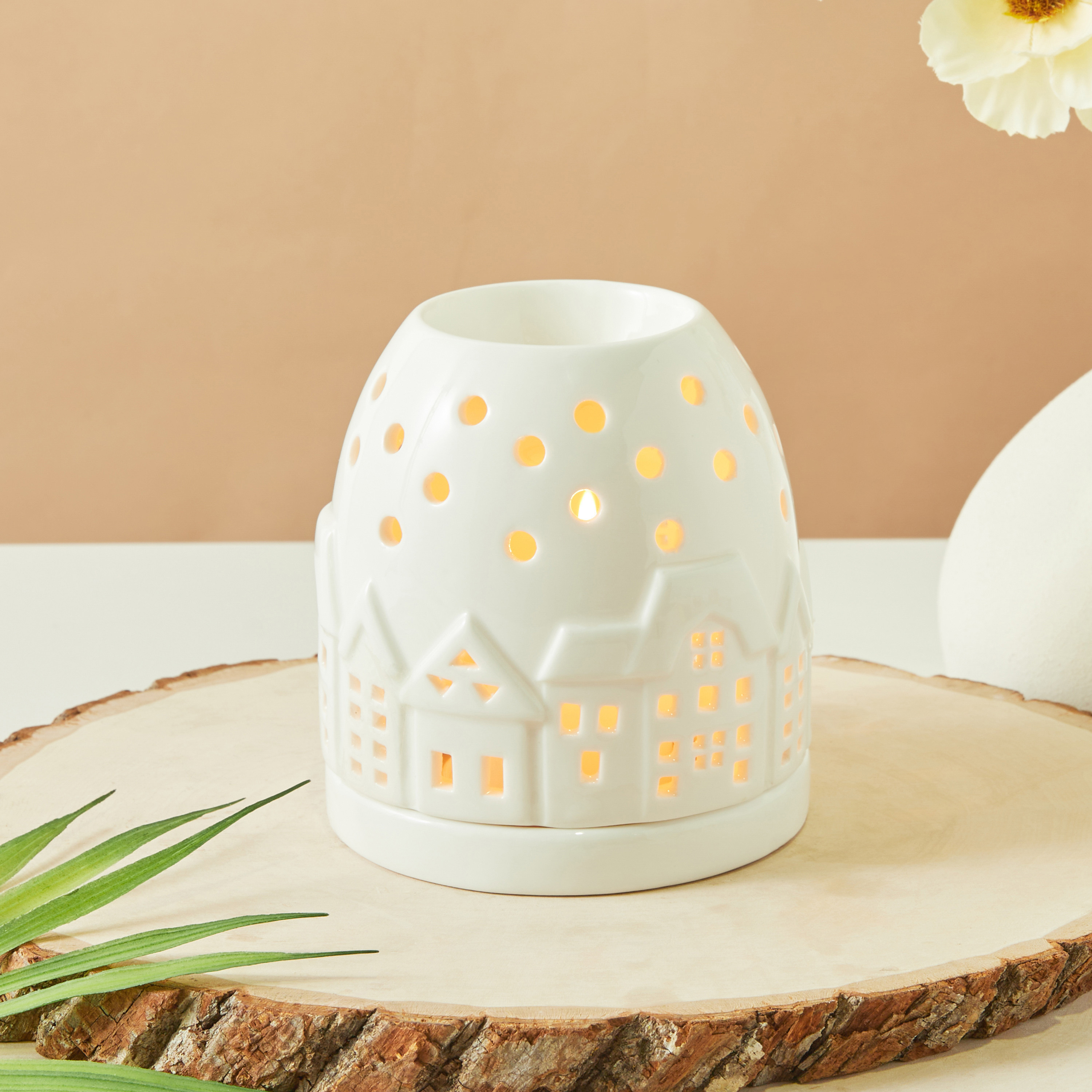 مبخرة زيت سيراميك من هاوس - 10x10x11-household-homefragrance-burners-image-1