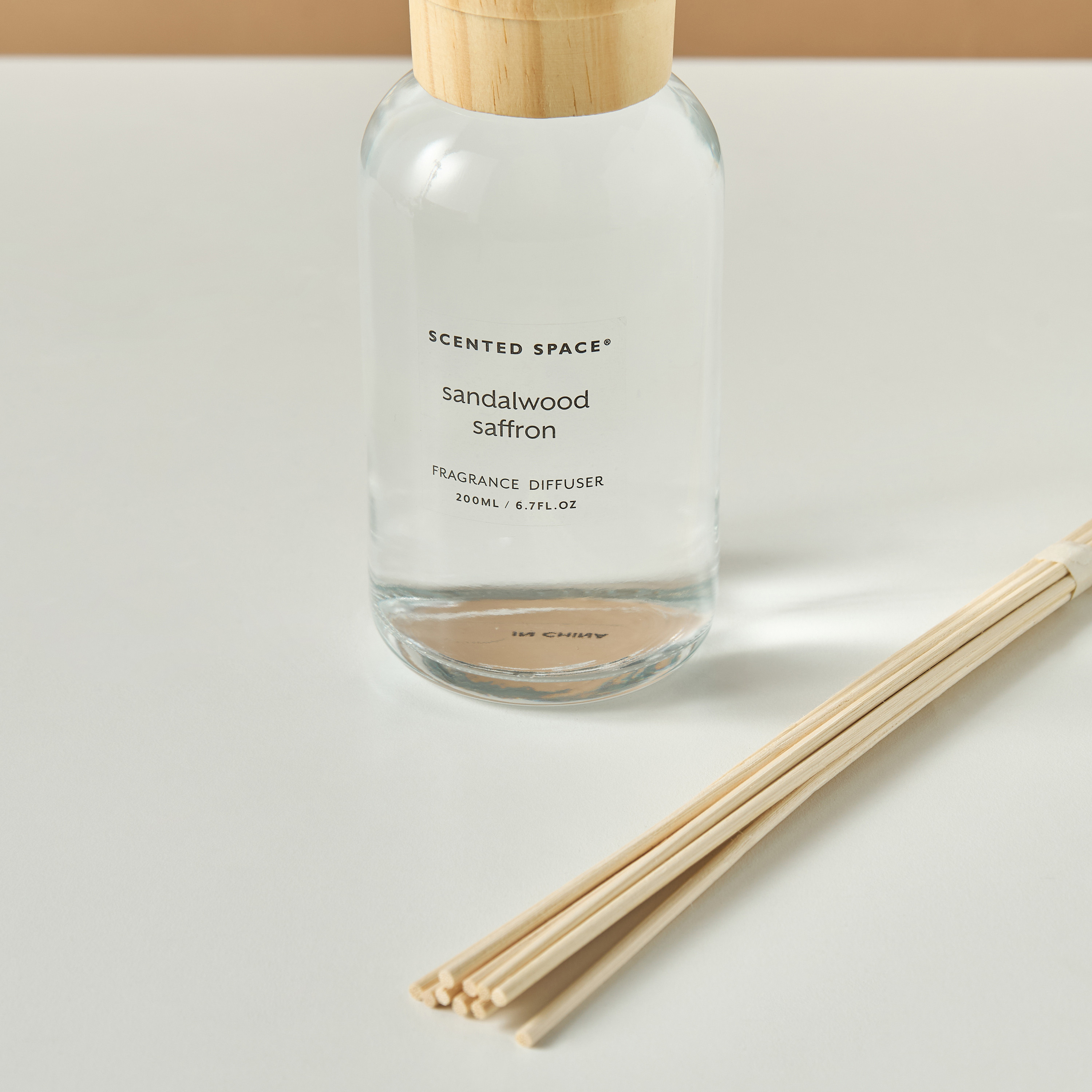 موزع عطور برائحة أمبريان وودز من سينتد سبيس - 200 مل-household-homefragrance-reeddiffusers-image-2