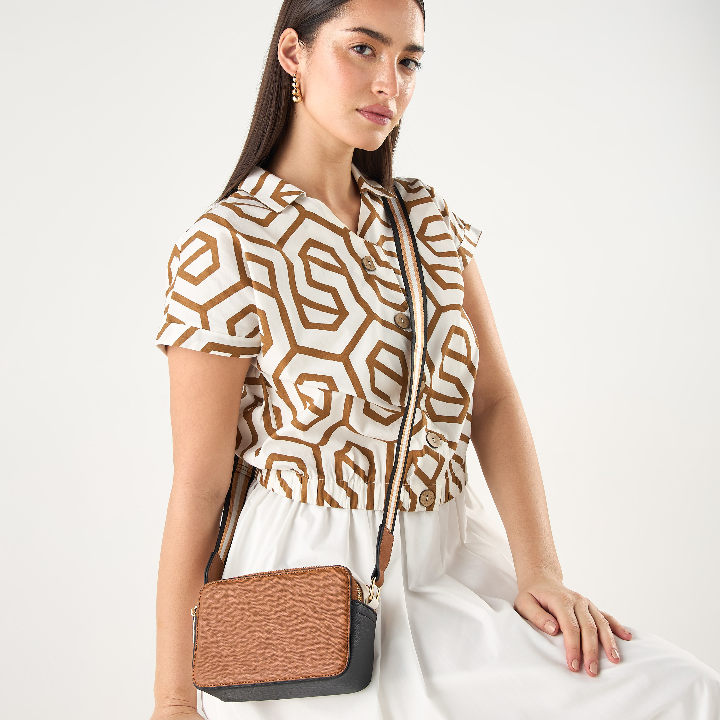 شنطة كروس بودي بقوالب ملونة وسحاب إغلاق من ساشا-women-bagsandwallets-handbags-image-2