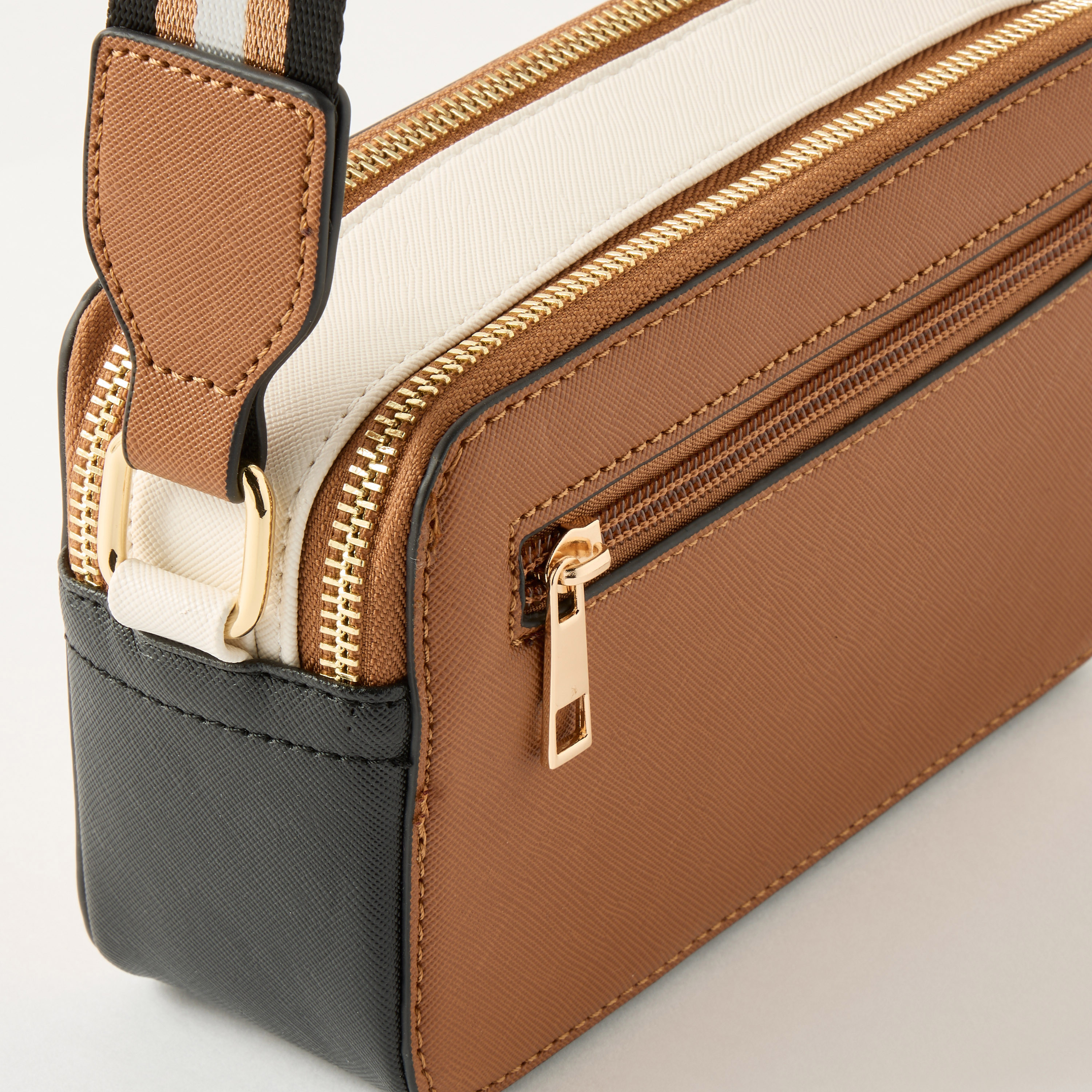 شنطة كروس بودي بقوالب ملونة وسحاب إغلاق من ساشا-women-bagsandwallets-handbags-image-4
