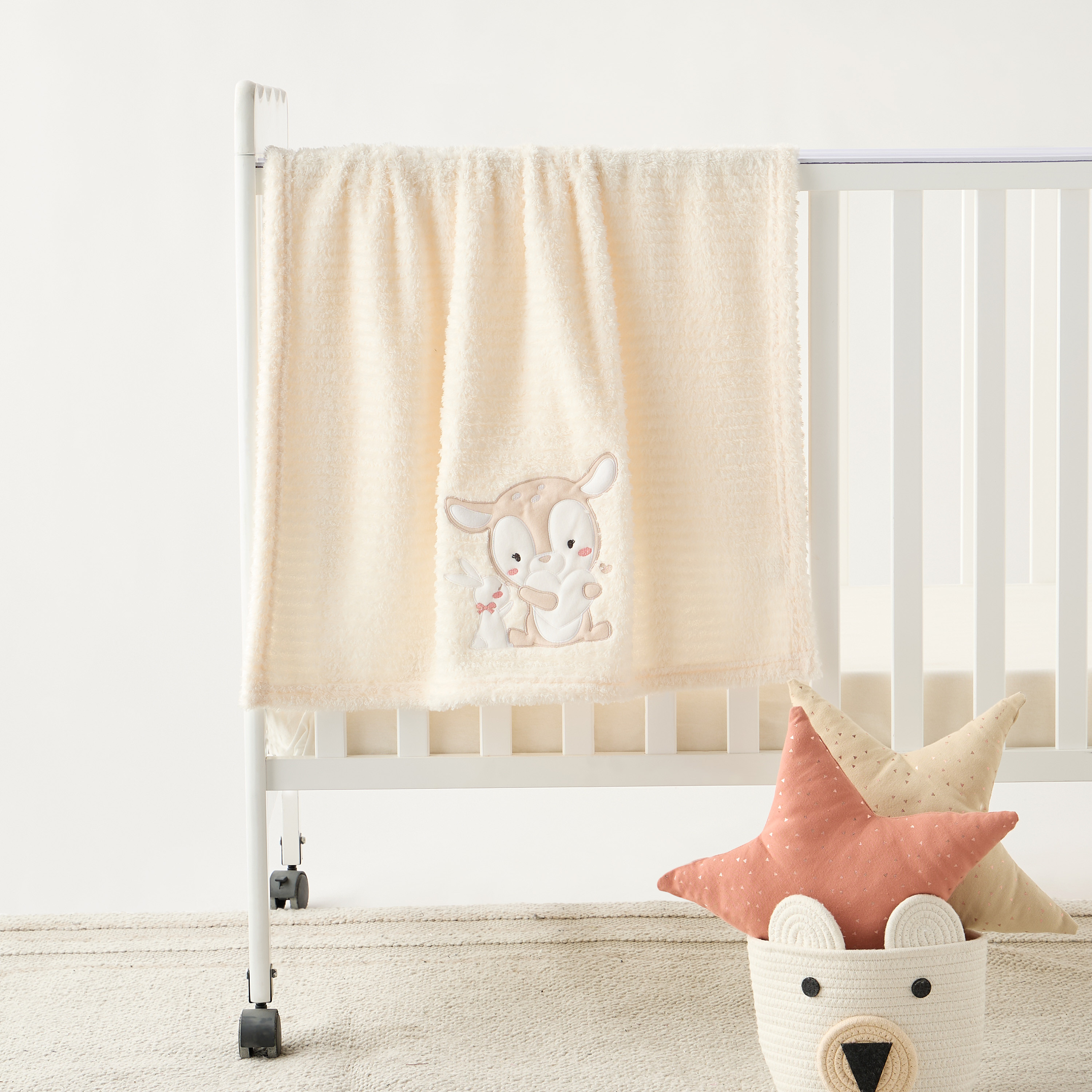 بطانية راشيل بزخارف غزلان بوليبوا من جونيورز - 76x102 سم-baby-nursery-blanketsandswaddles-blanketsandquilts-image-1