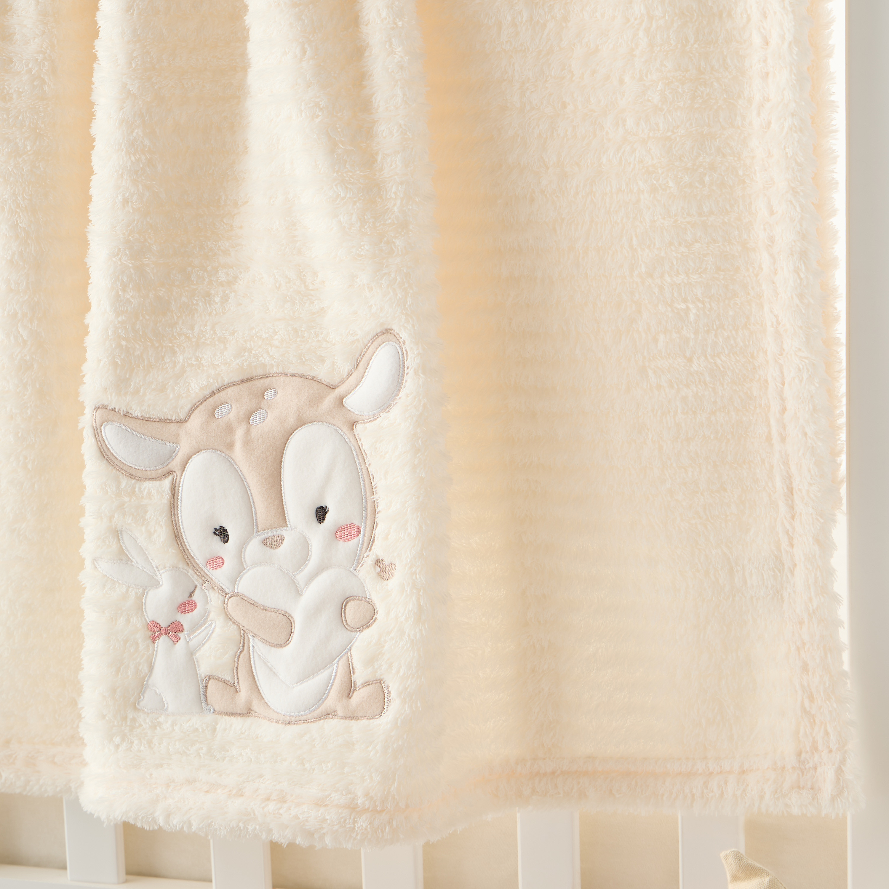 بطانية راشيل بزخارف غزلان بوليبوا من جونيورز - 76x102 سم-baby-nursery-blanketsandswaddles-blanketsandquilts-image-2