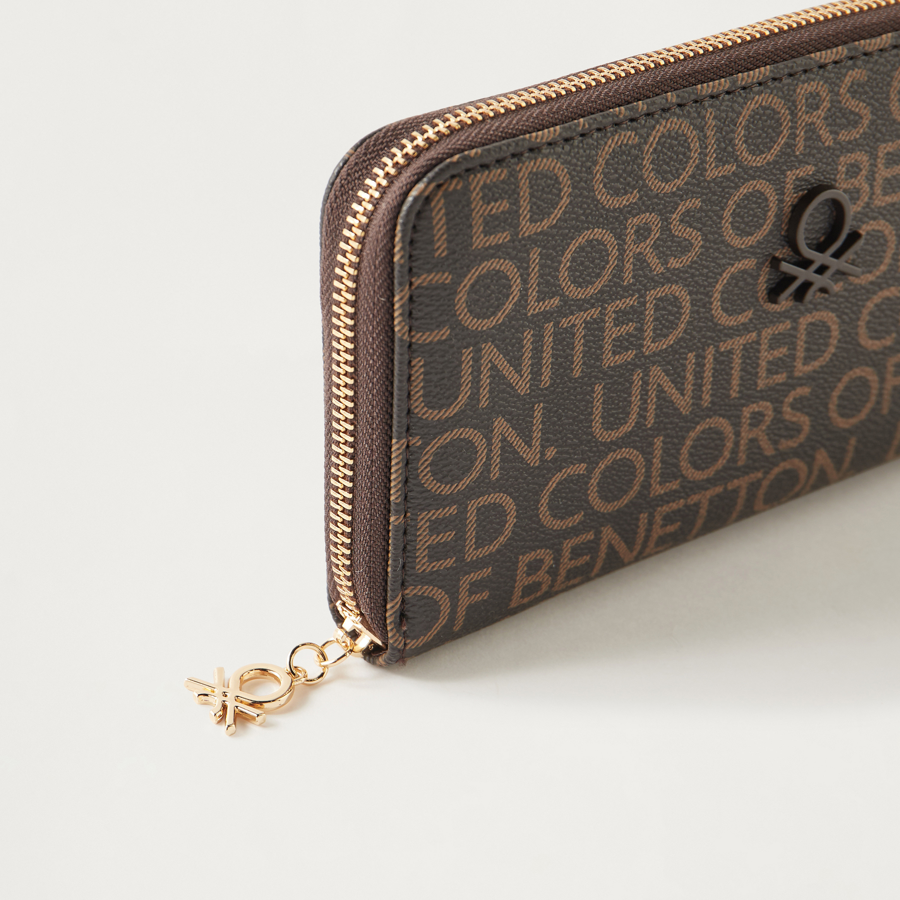 محفظة بسحاب وطبعات من يونايتد كلرز أوف بينيتون-women-bagsandwallets-wallets-image-3