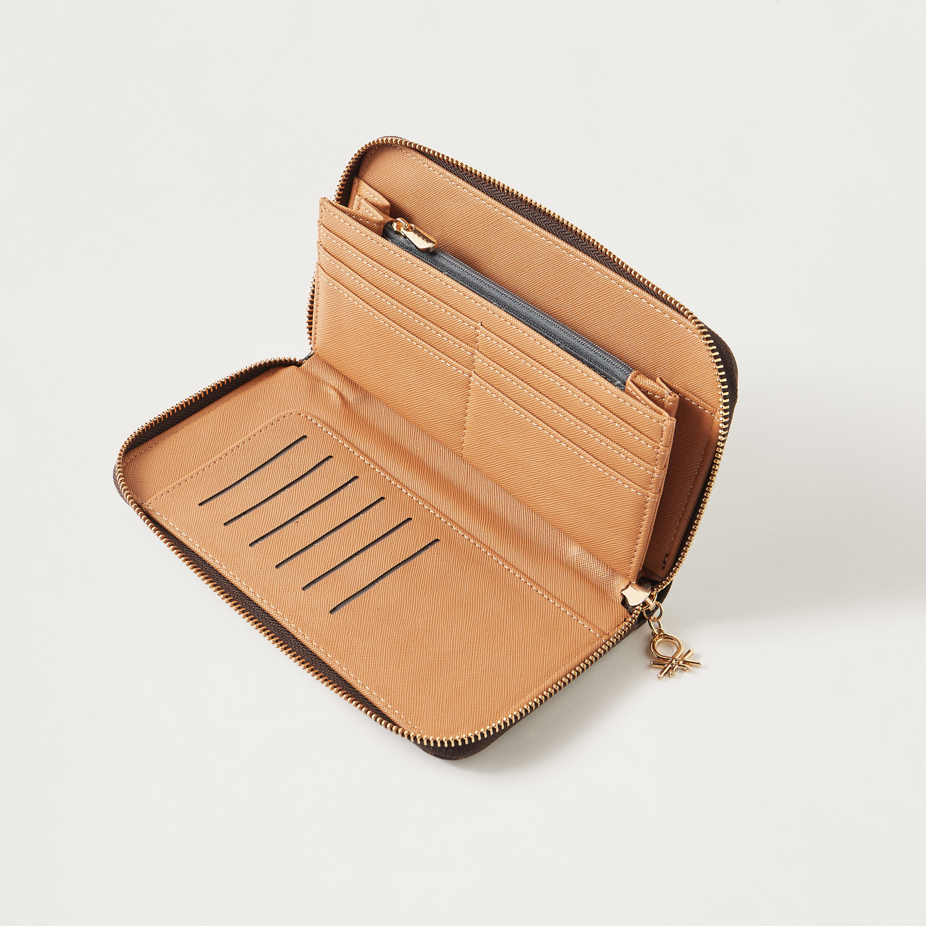 محفظة بسحاب وطبعات من يونايتد كلرز أوف بينيتون-women-bagsandwallets-wallets-image-5