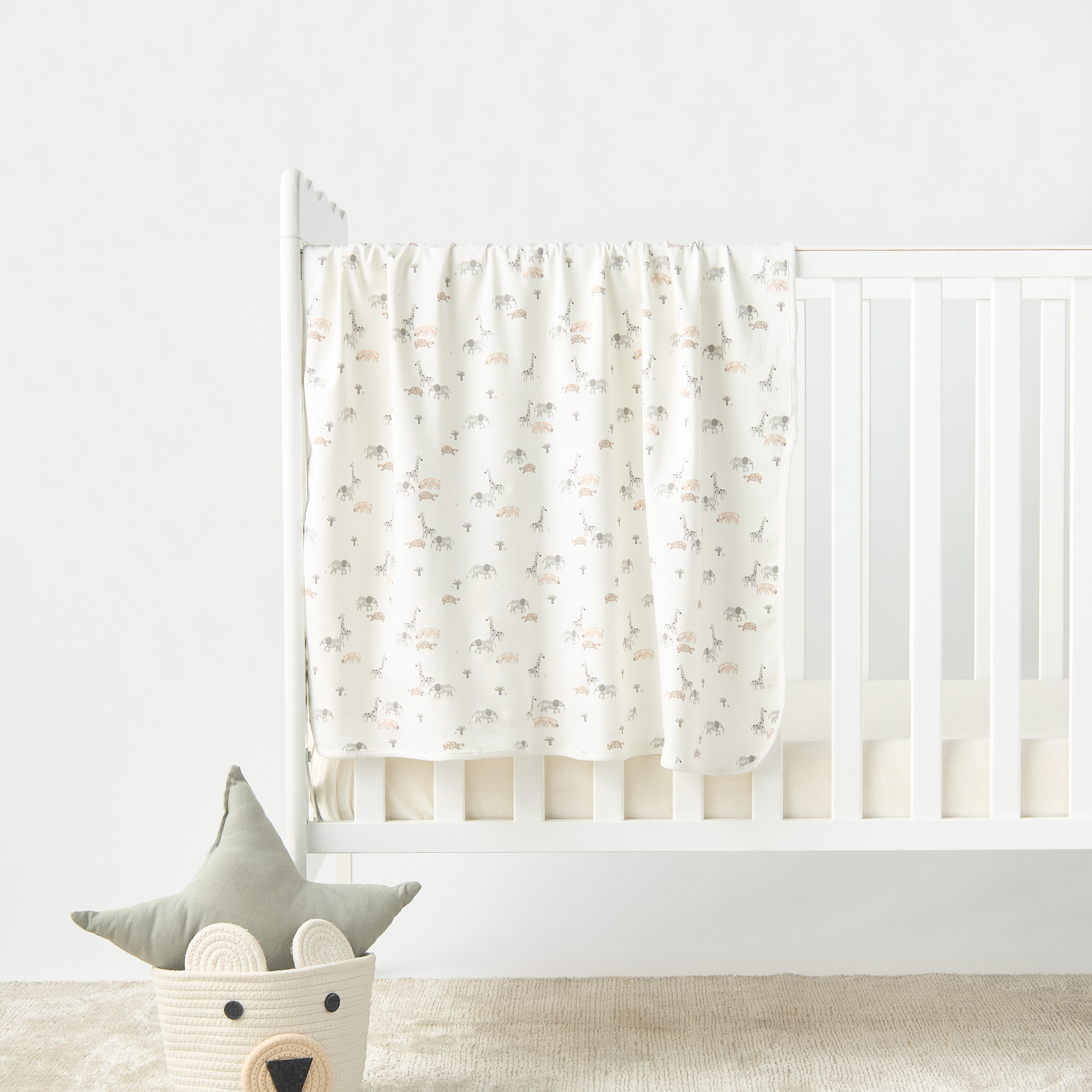 بطّانيّة حديثي ولادة بطبعات سفاري من جونيورز - 70x70 سم-baby-nursery-blanketsandswaddles-receivingblankets-image-1