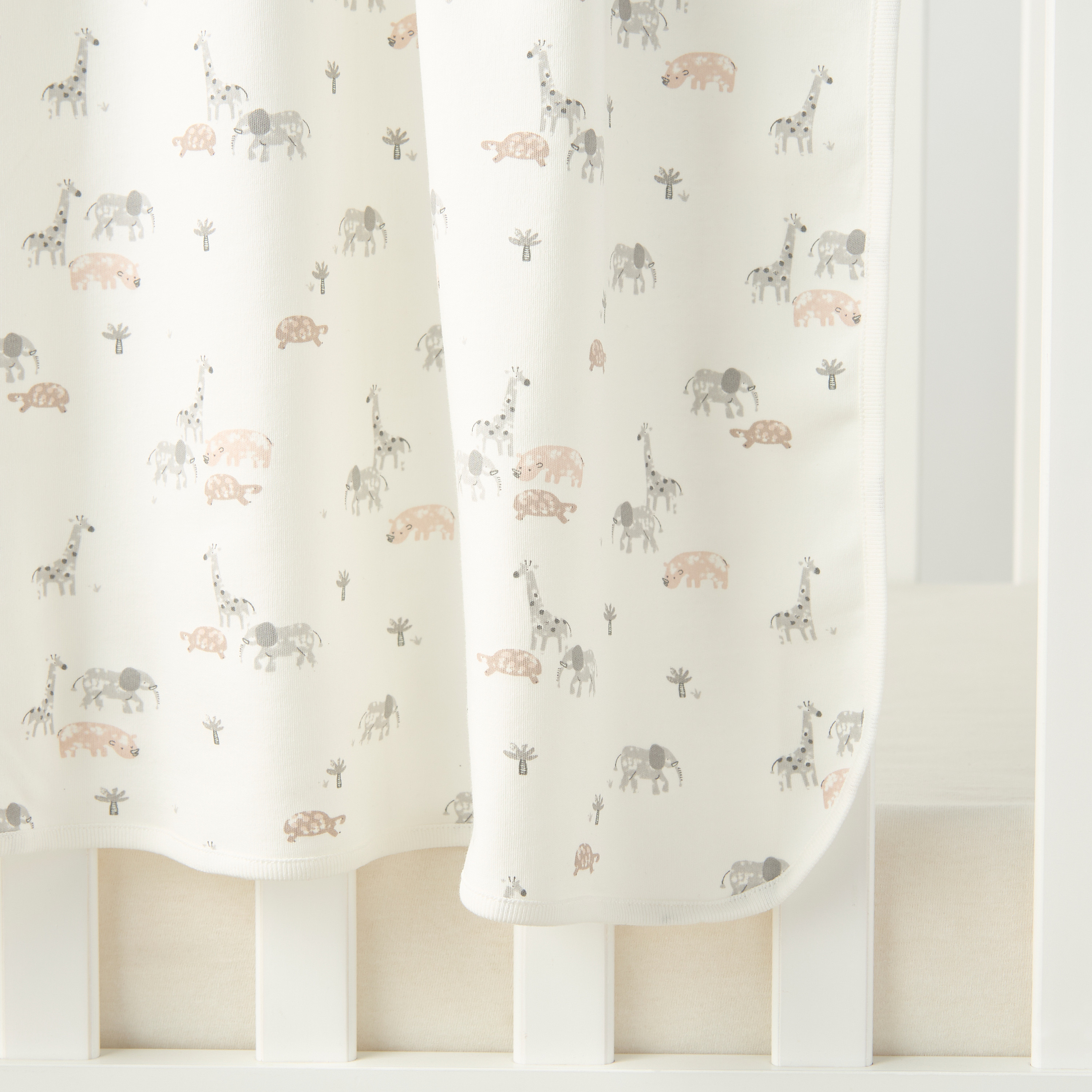 بطّانيّة حديثي ولادة بطبعات سفاري من جونيورز - 70x70 سم-baby-nursery-blanketsandswaddles-receivingblankets-image-3
