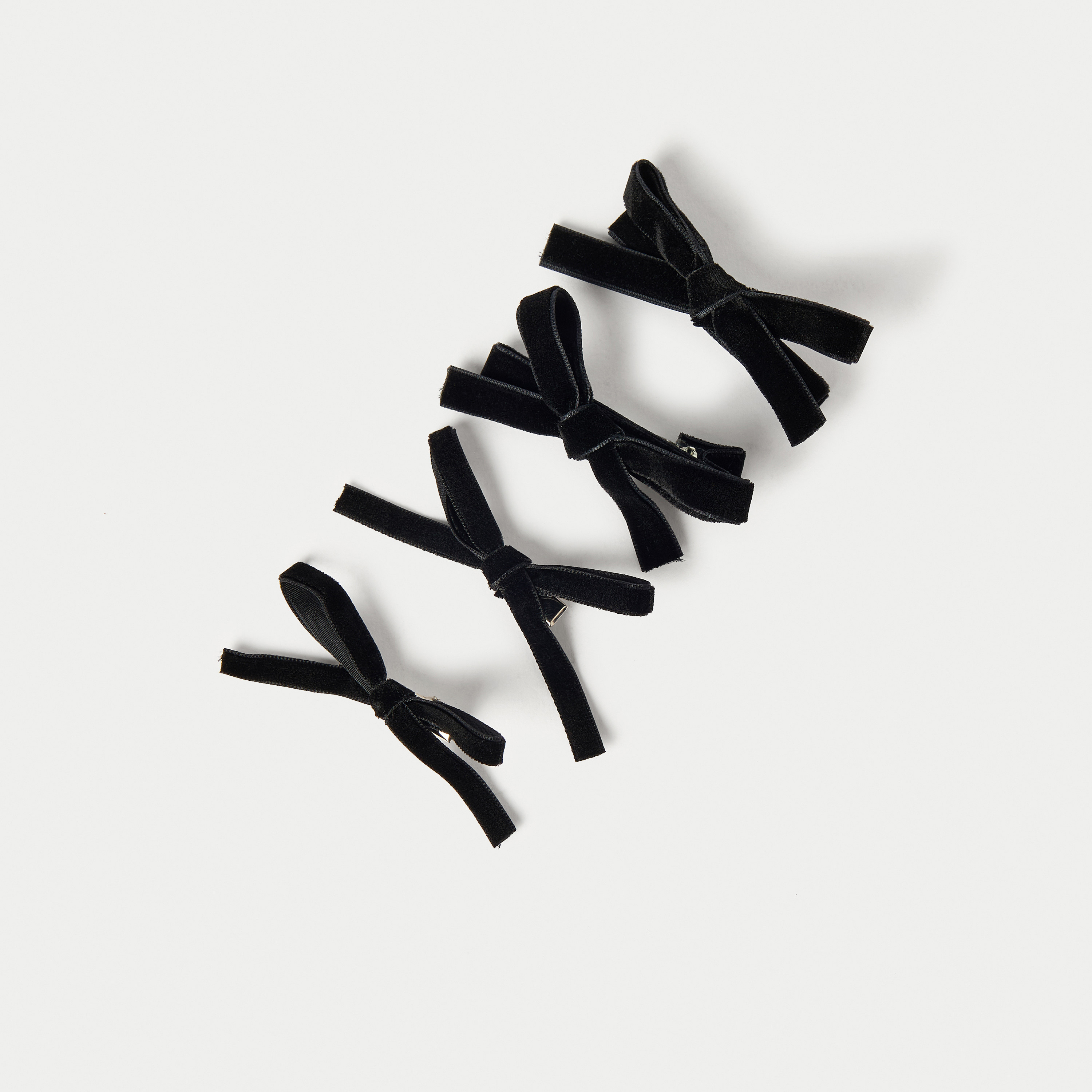 مشابك شعر بزينة فيونكة من تشارمز - طقم 4 قطع-girls-accessories-hairaccessories-image-1