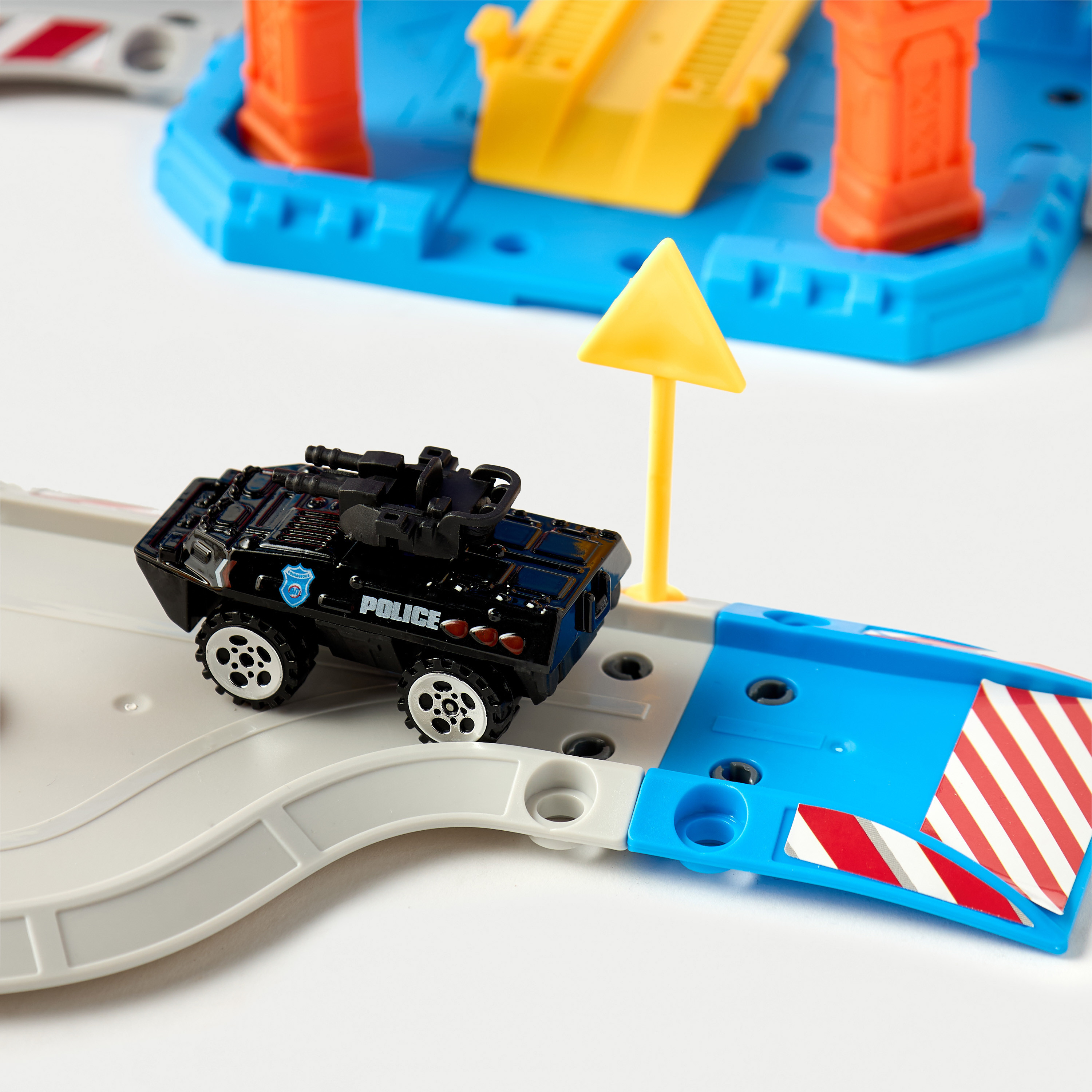 مجموعة ألعاب مضمار موقف سيارات الشرطة 66 قطعة-toys-playvehicles-vehicleplaysets-image-4