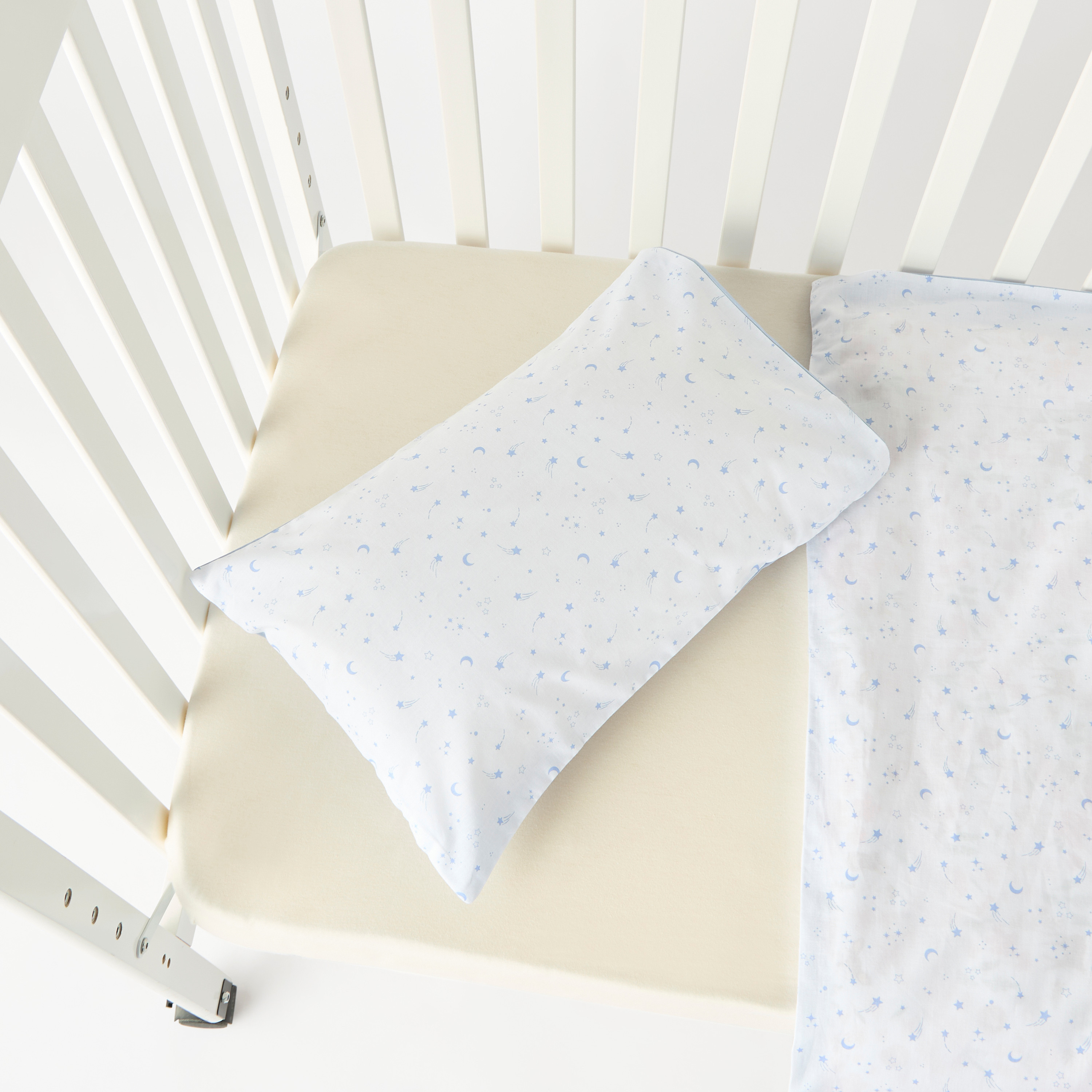 لحاف بطبعات قمر ونجوم مع غطاء وسادة أدور من جونيورز-baby-nursery-babybedding-image-3