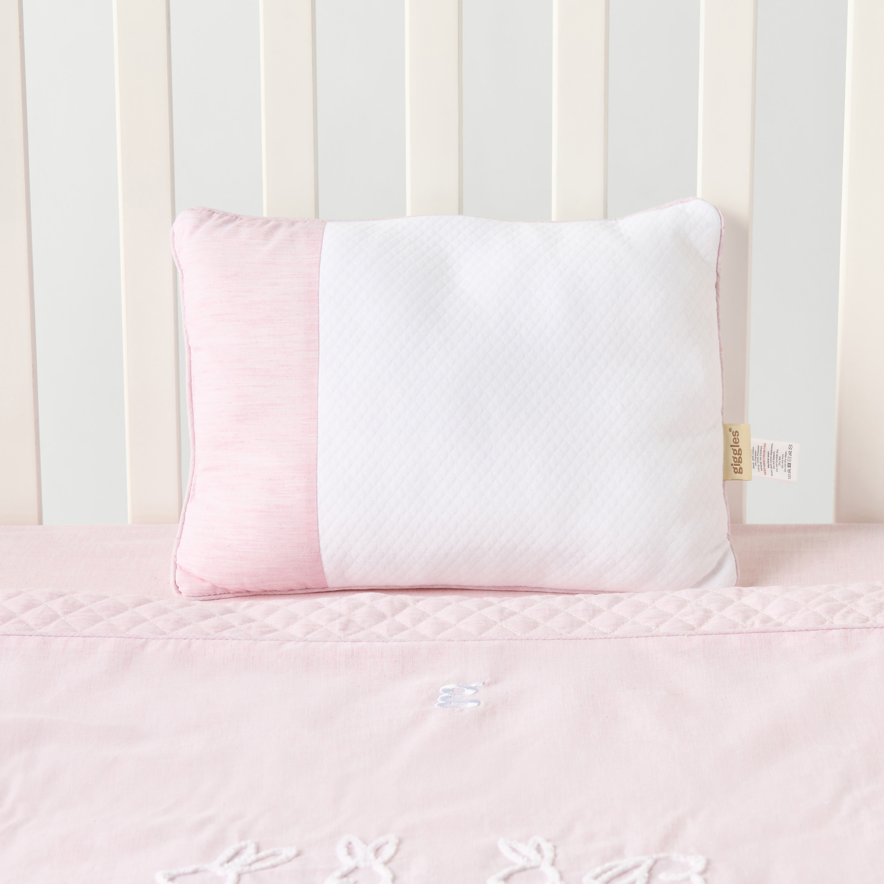 طقم مفروشات سرير قطعتين بتطريز أرنب من جيجلز - 100x130 سم-baby-nursery-babybedding-image-2