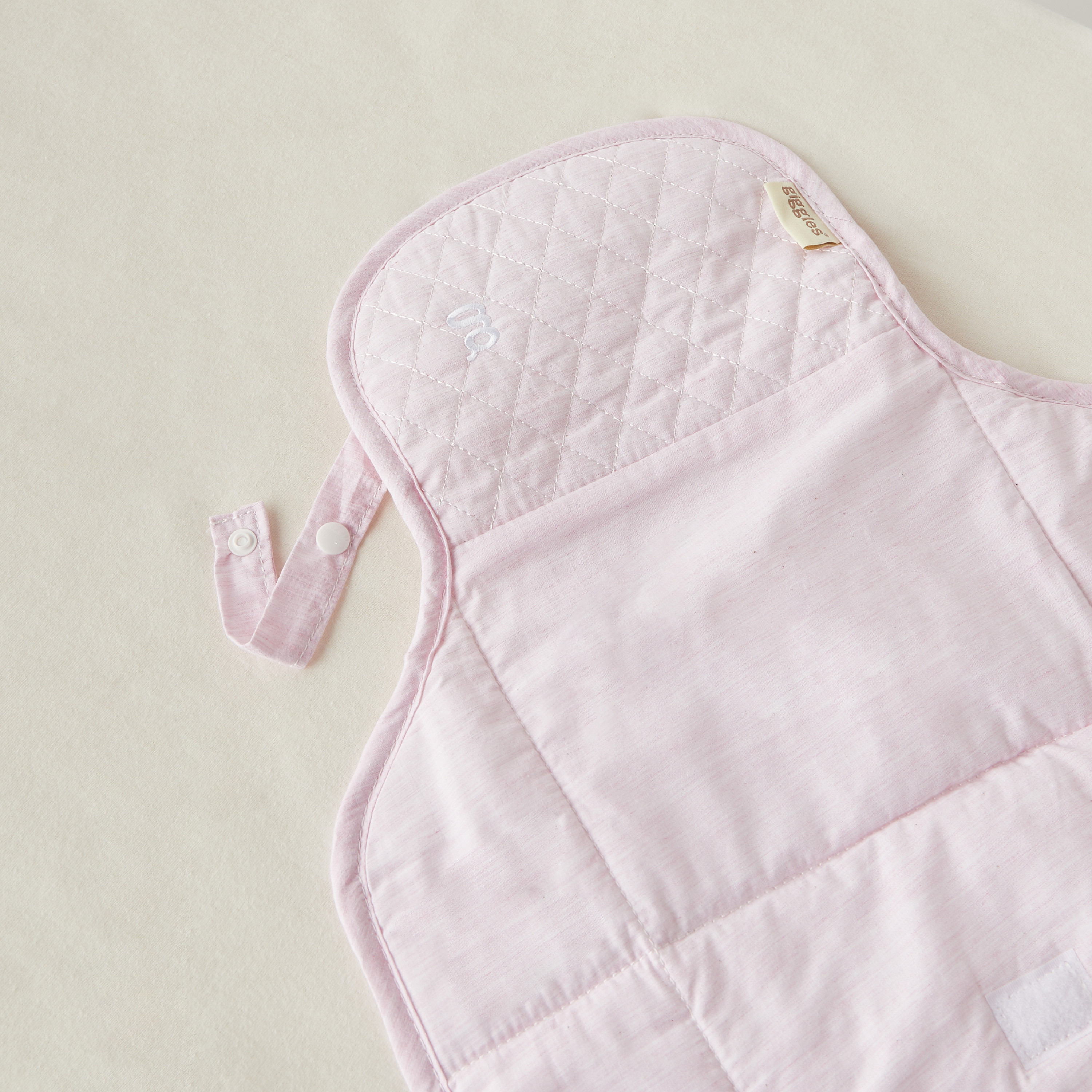 حصيرة تغيير الحفاضات بارزة الملمس من جيجلز-baby-diapering-changingmats-image-2