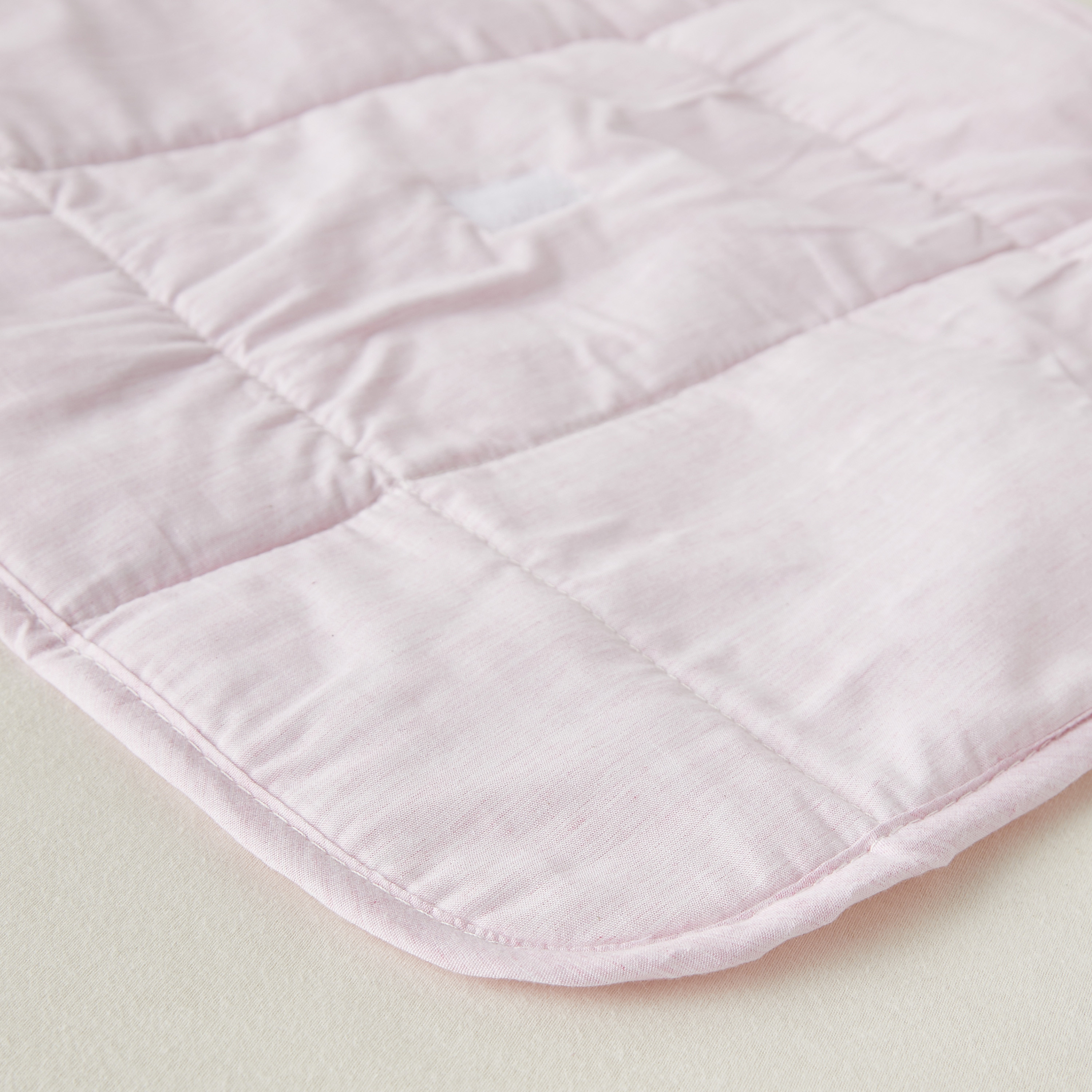 حصيرة تغيير الحفاضات بارزة الملمس من جيجلز-baby-diapering-changingmats-image-3