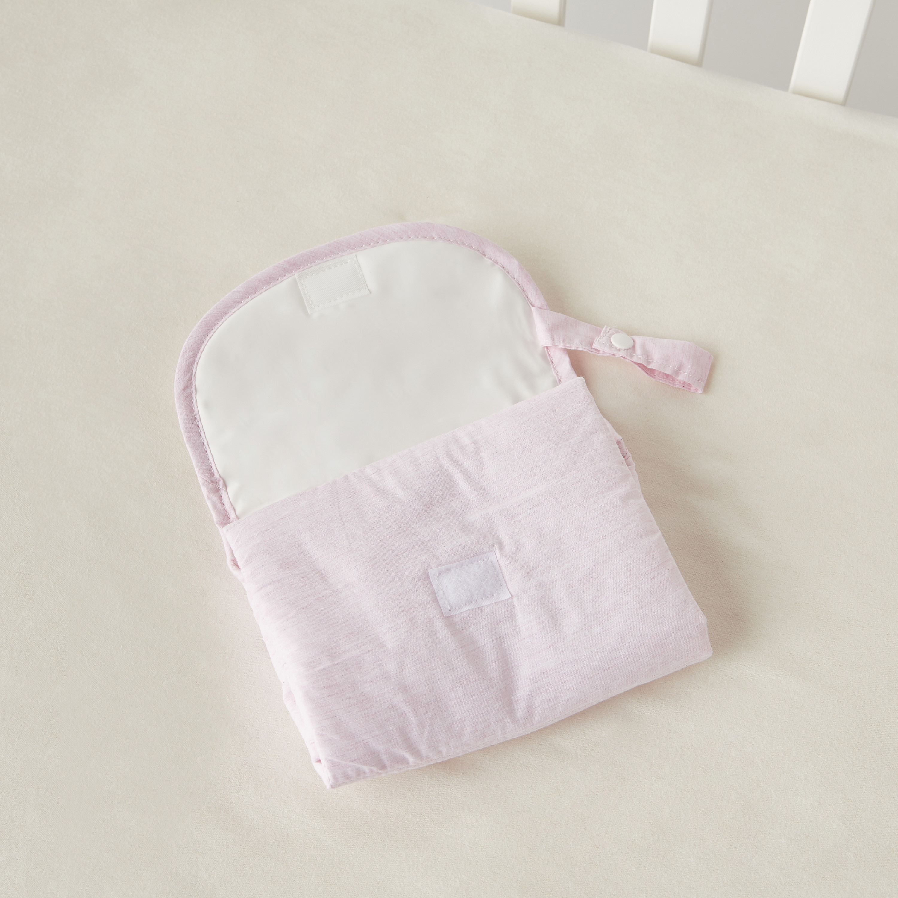 حصيرة تغيير الحفاضات بارزة الملمس من جيجلز-baby-diapering-changingmats-image-5