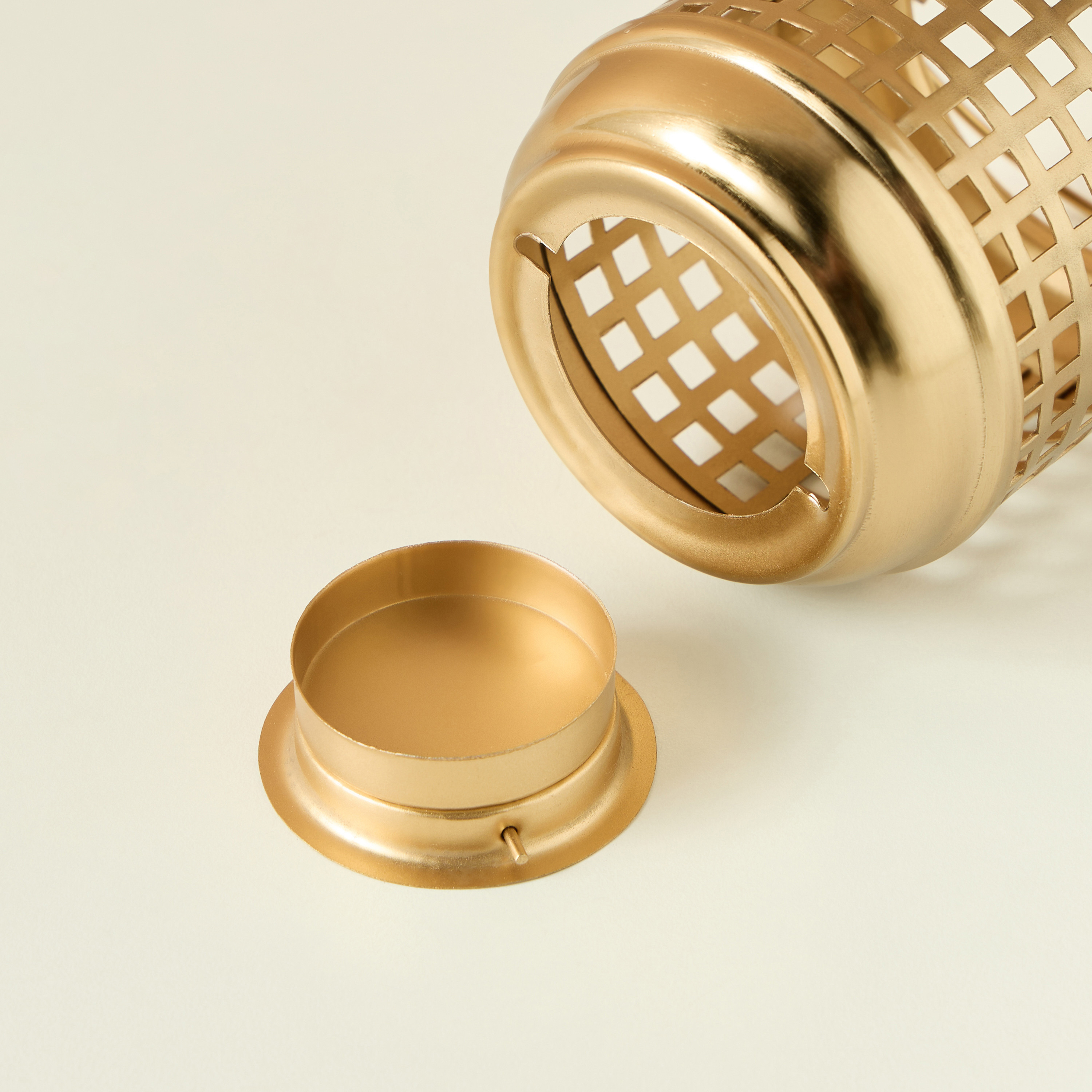 حامل شموع معدن صغير - 9 سم-household-decor-candleholdersandlanterns-image-5