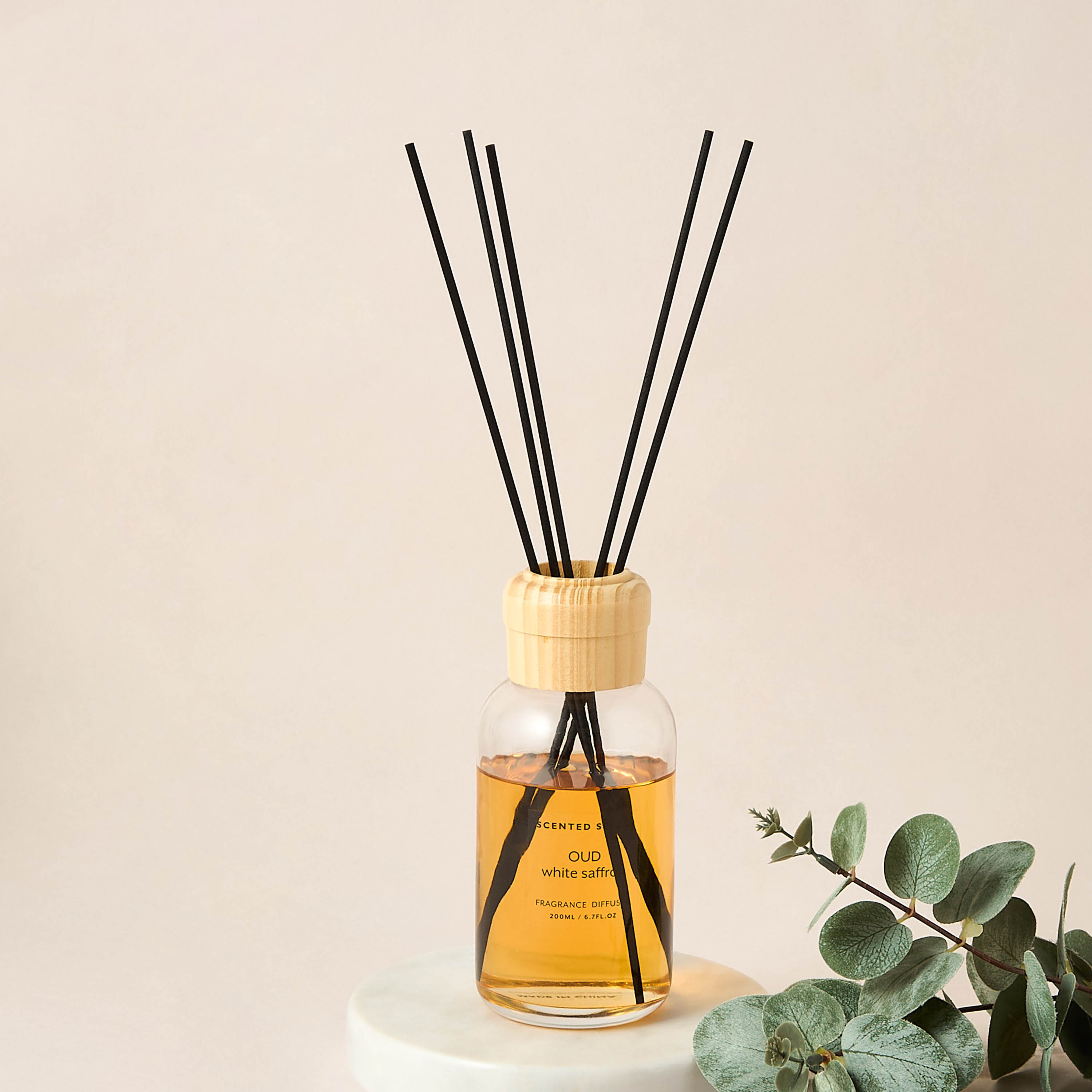 موزع عطور أعواد برائحة الزعفران الأبيض والعود من سينتد سبيس - 200 مل-household-homefragrance-reeddiffusers-image-1