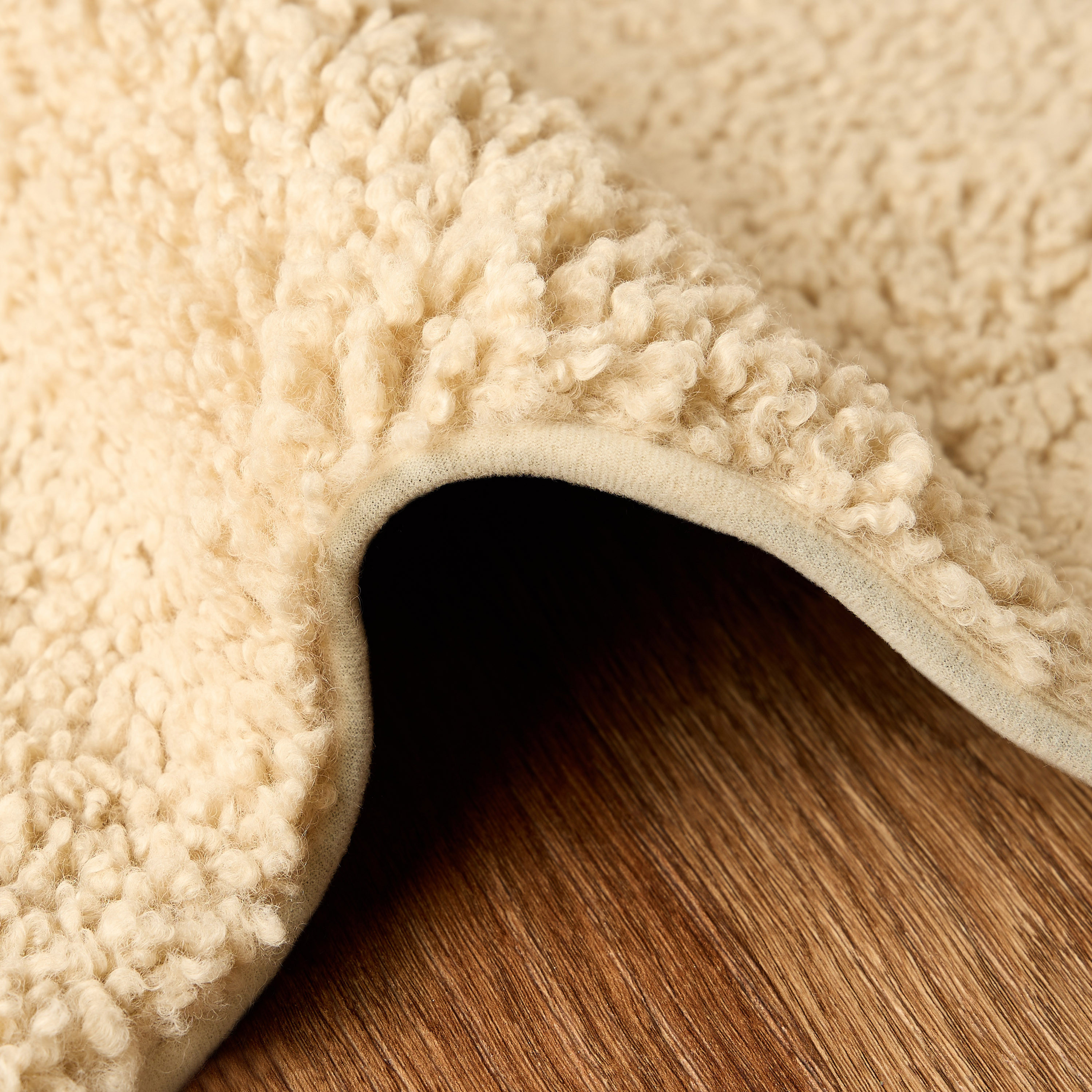 سجادة مقاومة للانزلاق- كوزي- 90x150  سم-household-rugsandcarpets-rugs-image-4