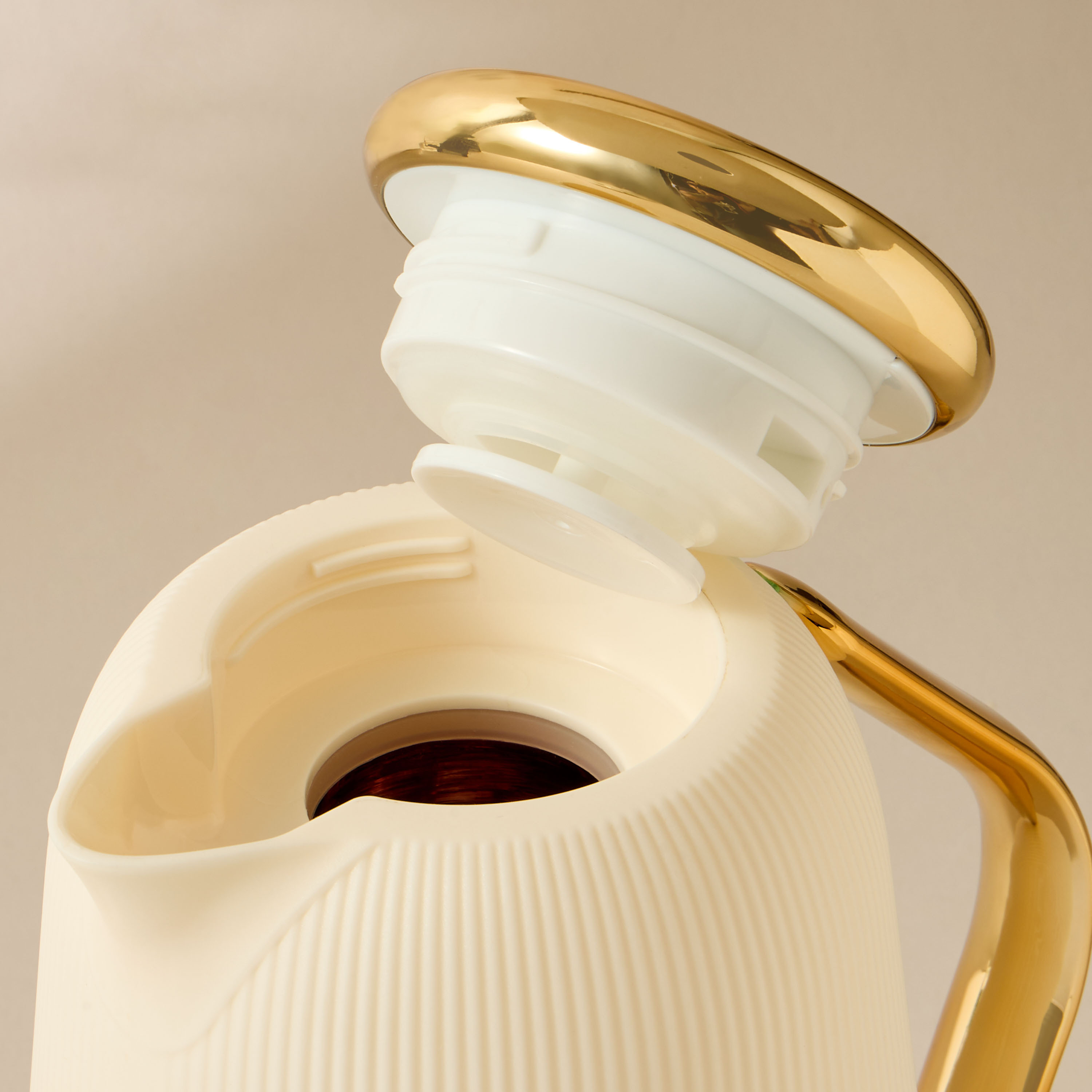 Ribbed Vacuum Flask - 1 L-household-dining-teaandcoffee-vacuumflaskscoffeeandteapots-image-3