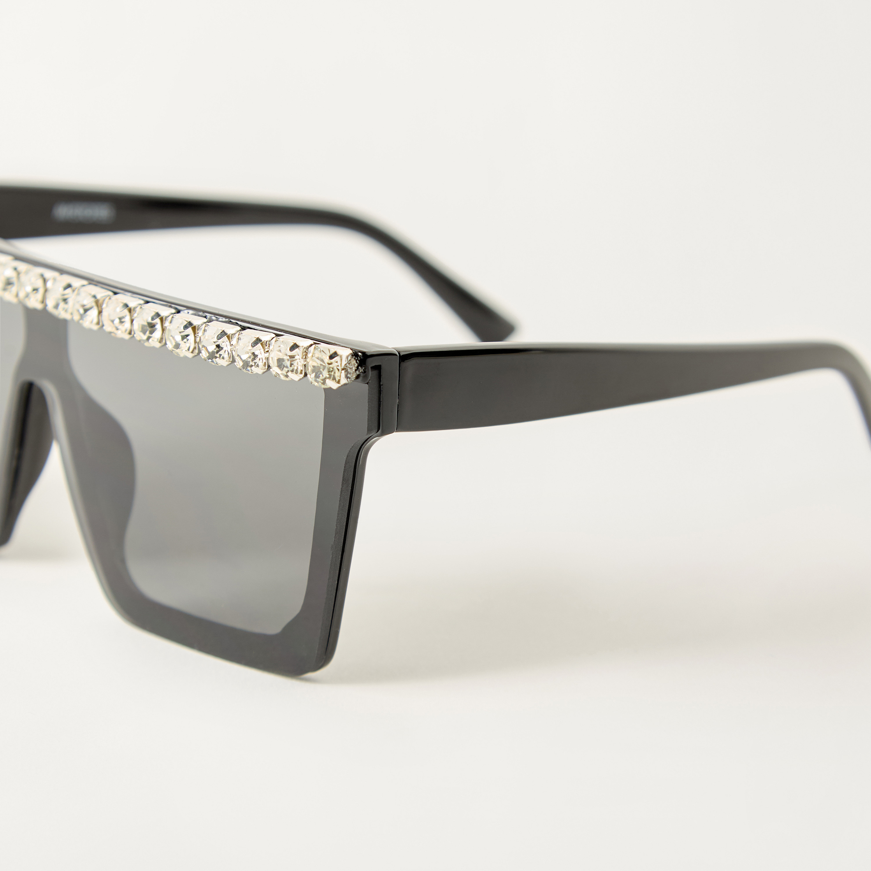 نظارة شمسية بعدسات ملونة وإطار كامل من ميستوتس-women-sunglasses-image-3