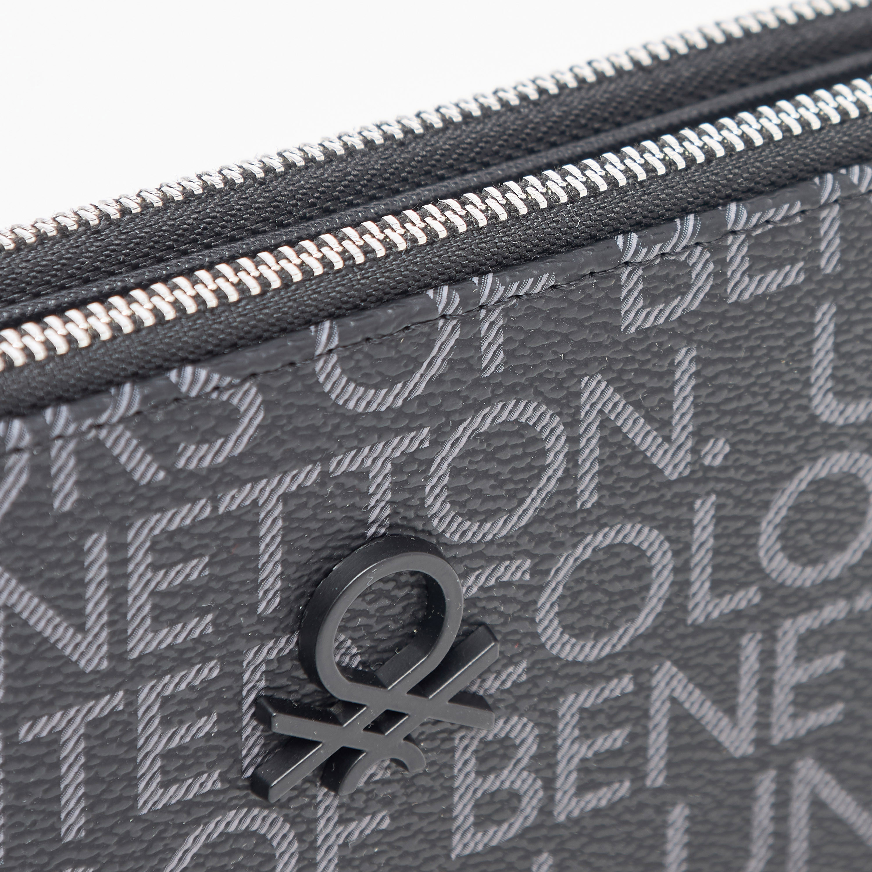 محفظة بطبعات شعار مع سحاب إغلاق من يونايتد كولورز اوف بينيتون-women-bagsandwallets-wallets-image-3