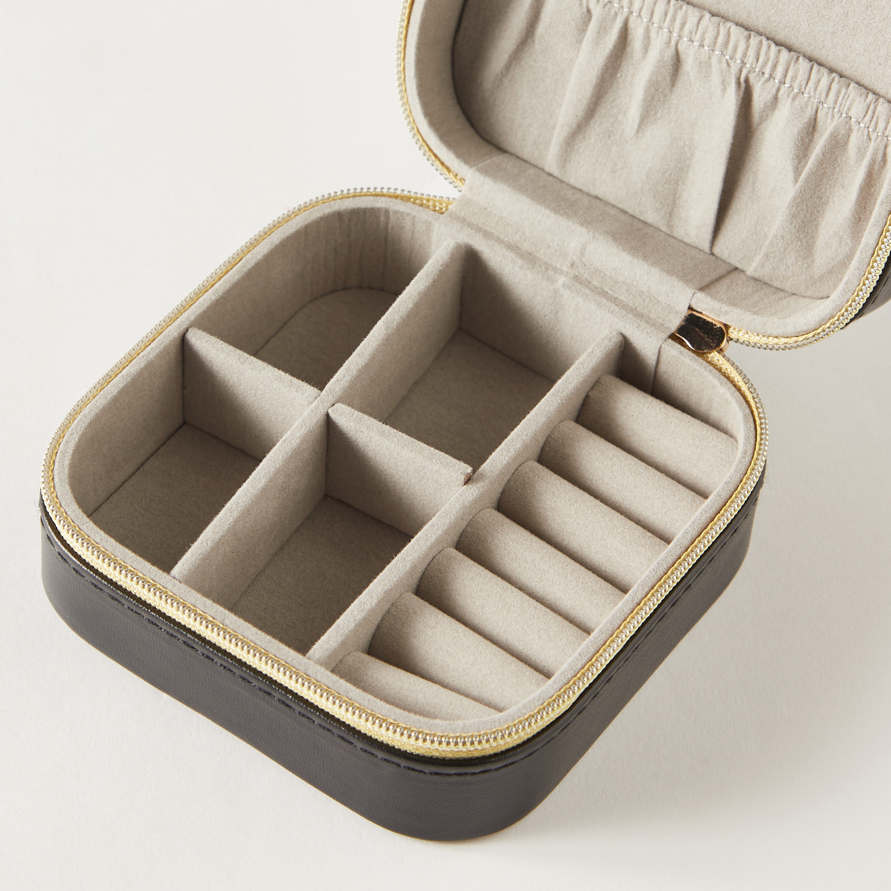 Syloon 6-Compartment Jewellery Organiser with Zip Closure - 10x10x5 cms-women-watchesandjewellery-jewellery-storage-image-4