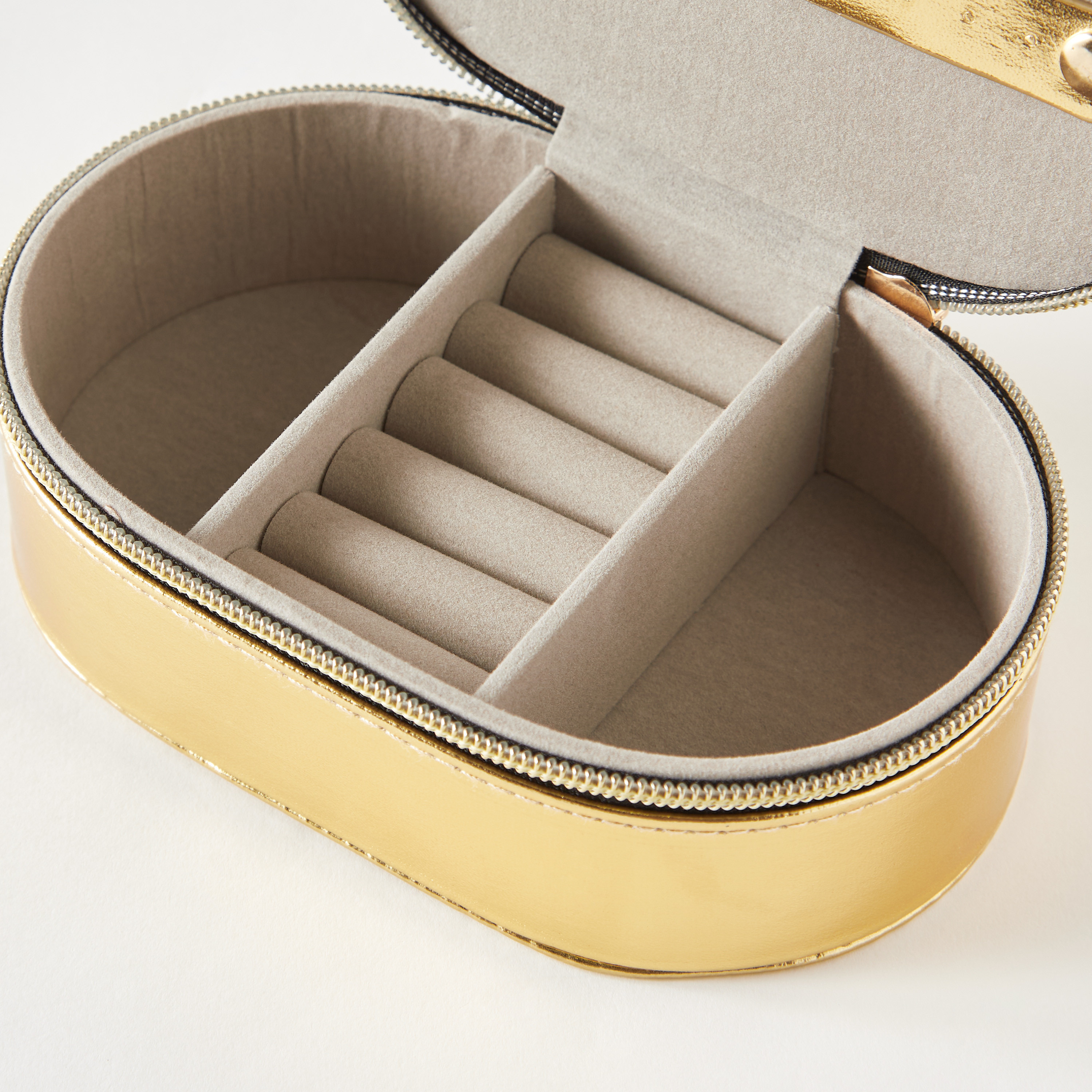 Syloon Solid 3-Compartment Jewellery Organizer with Zip Closure - 16x10x6 cms-women-watchesandjewellery-jewellery-storage-image-4