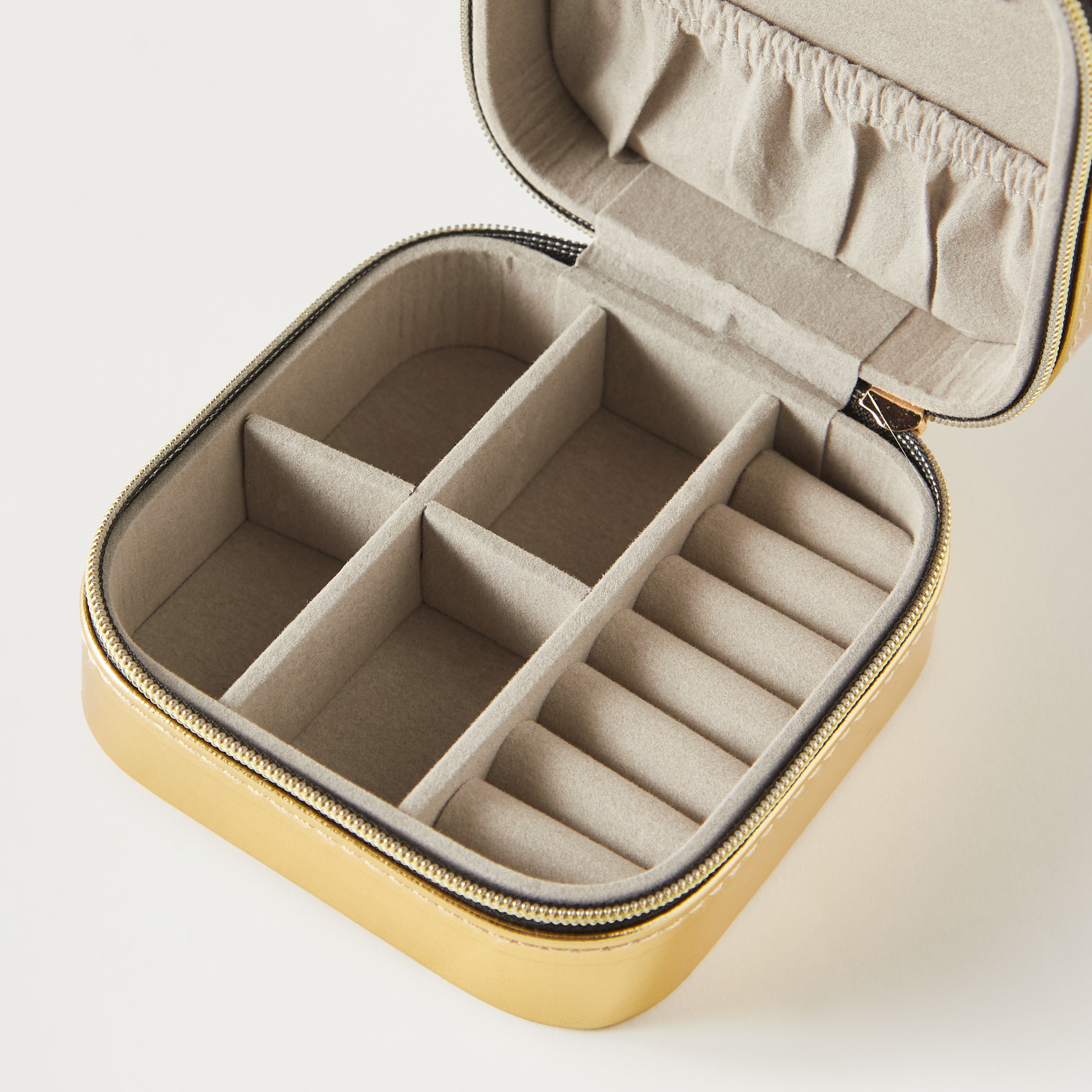 Syloon Solid Square Jewellery Box with Zip Closure - 10x10x5 cms-women-watchesandjewellery-jewellery-storage-image-4