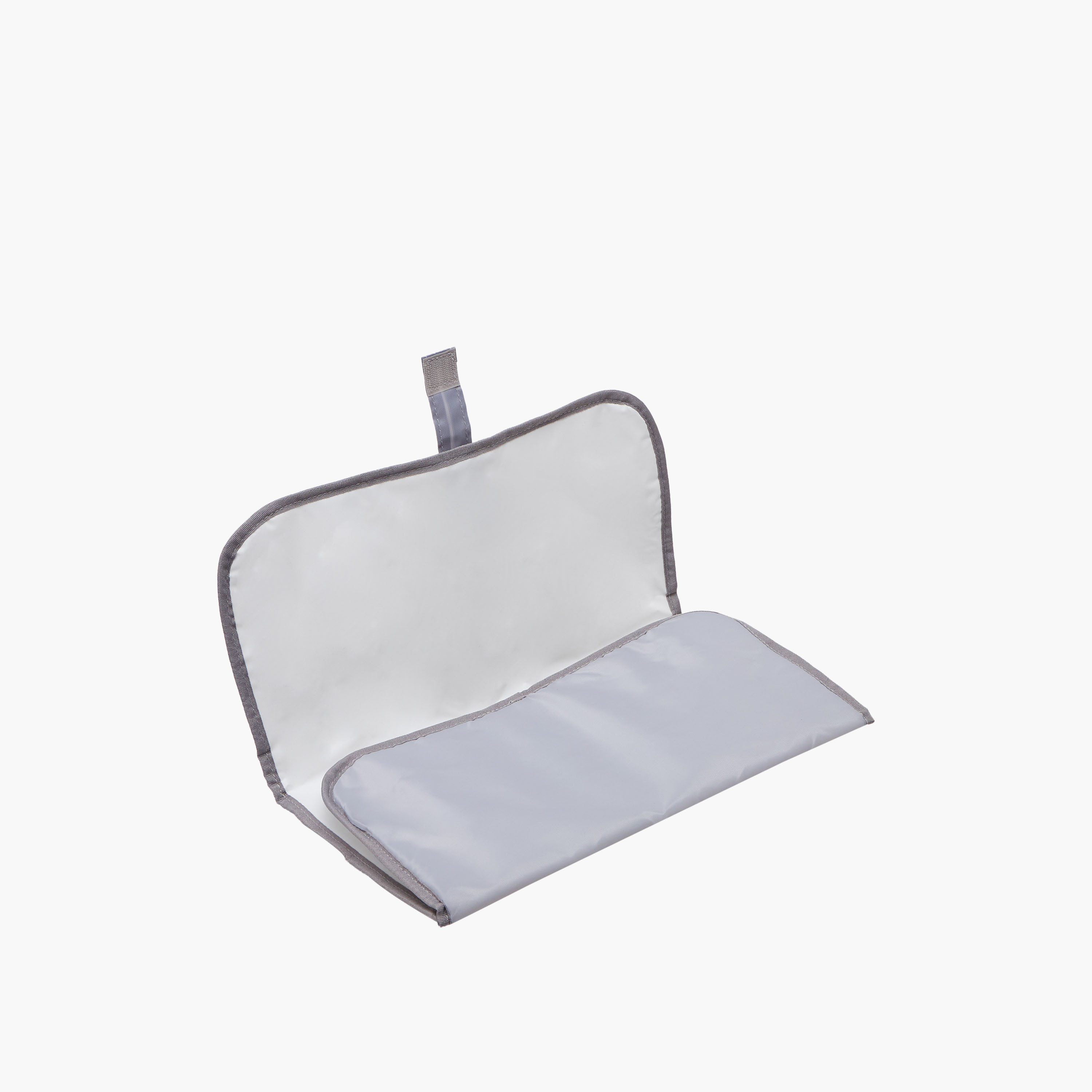 شنطة حفاضات سادة بسحّاب إغلاق ومقابض مزدوجة  من جونيورز-baby-diapering-diaperbags-image-14