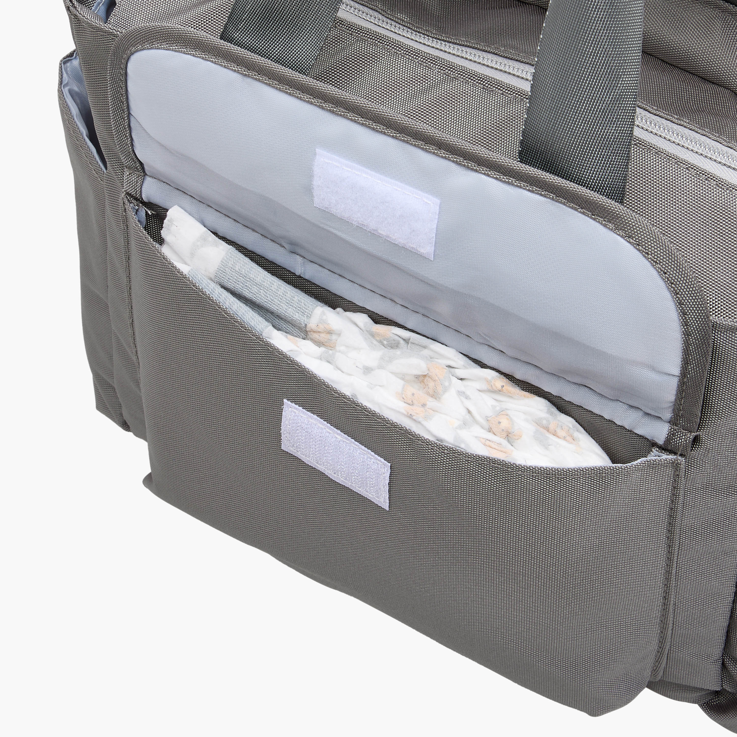 شنطة حفاضات سادة بسحّاب إغلاق ومقابض مزدوجة  من جونيورز-baby-gear-diaperbags-image-9