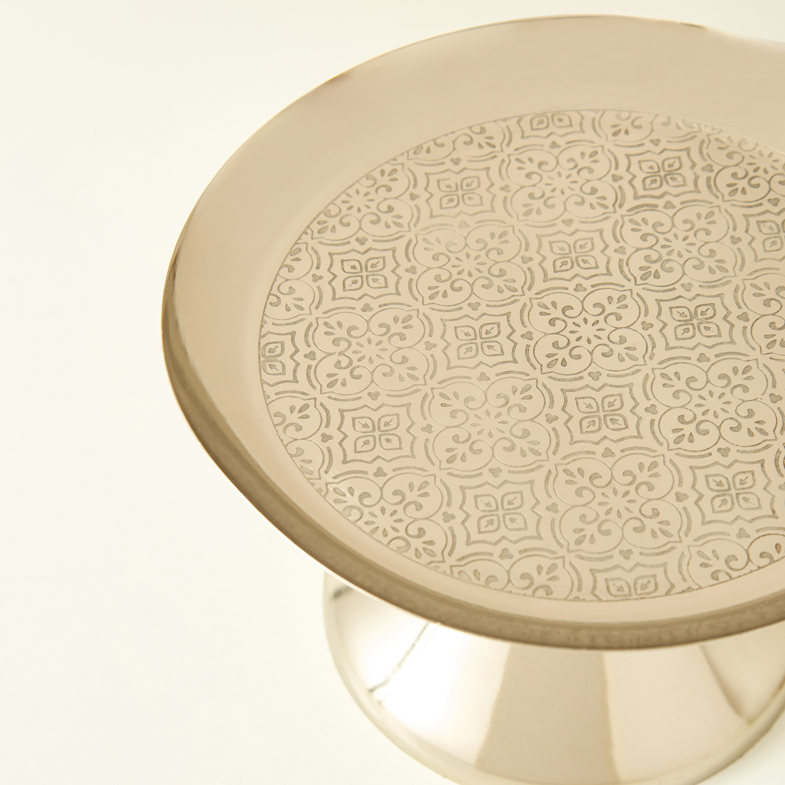 Embossed Iron Cake Stand - 20x14x12 cms-household-dining-serveware-cakestands-image-4