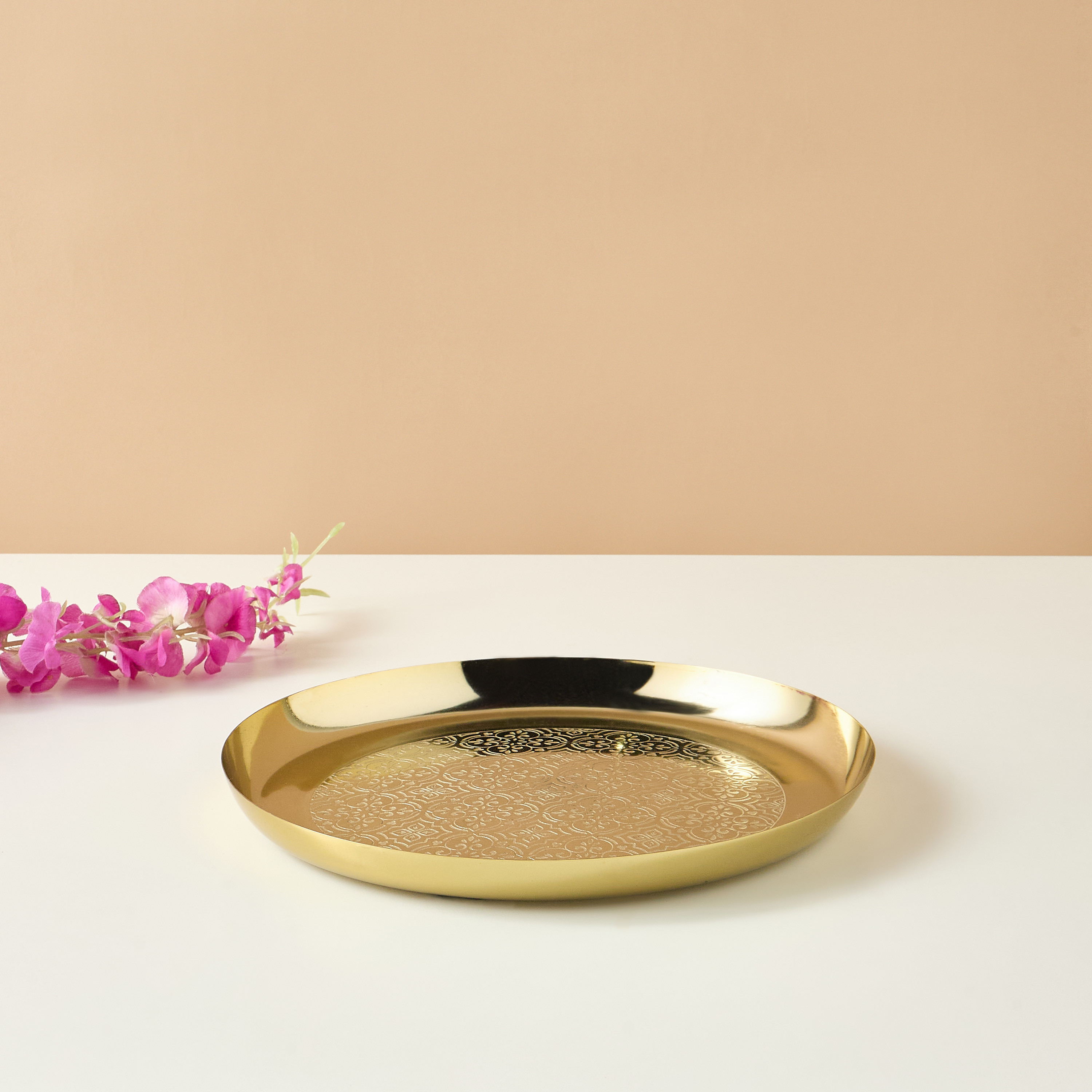 Textured Round Decorative Tray - 25x2 cms-household-dining-serveware-servingtrays-image-1