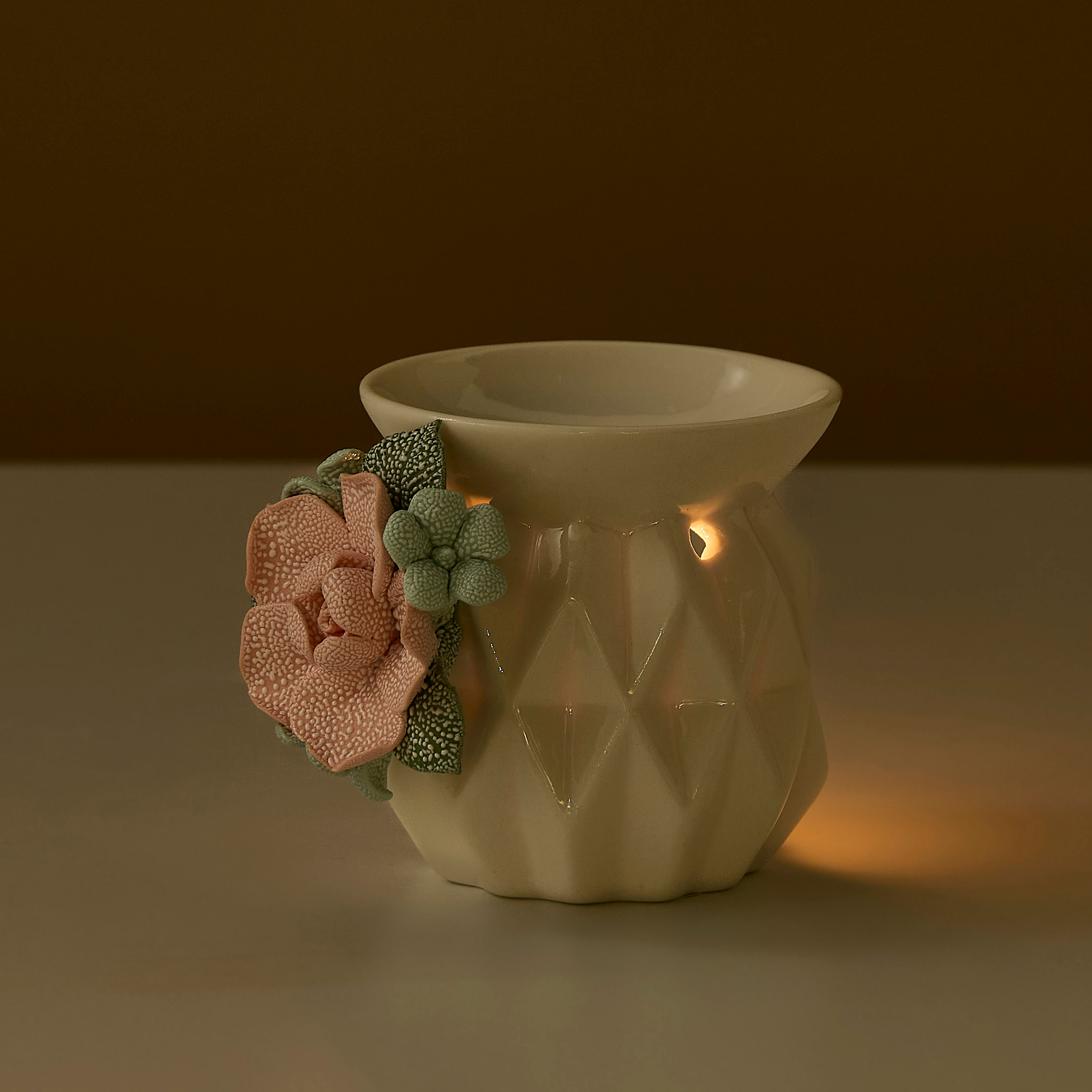 مبخرة زيت سيراميك بارزة الملمس زهرية- 10x8x8 سم-household-homefragrance-burners-image-2