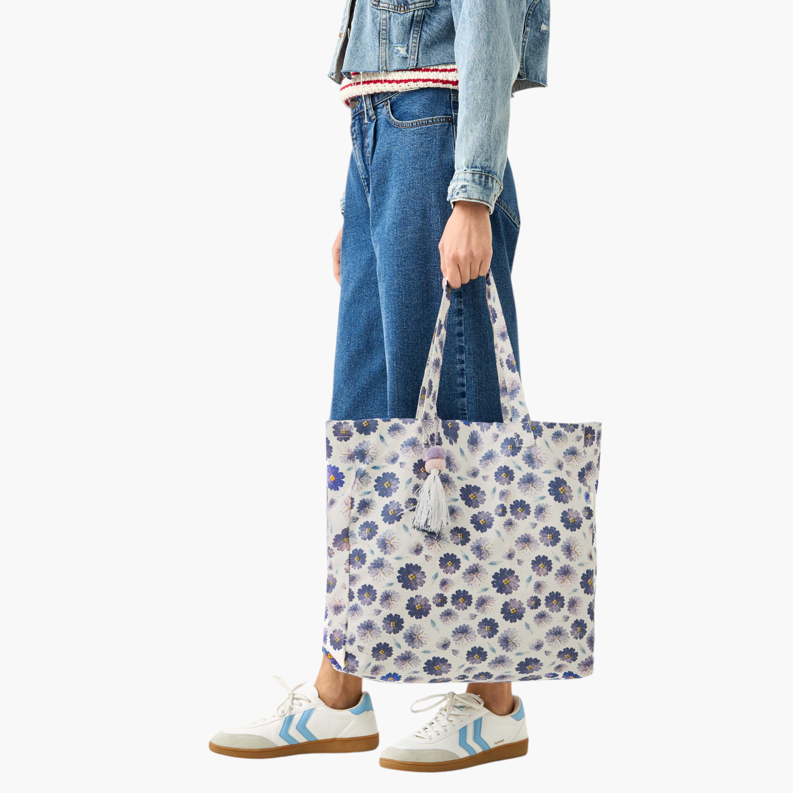 شنطة تسوق بمقابض مزدوجة وشُرّابات وطبعات زهرية-women-bagsandwallets-handbags-image-2