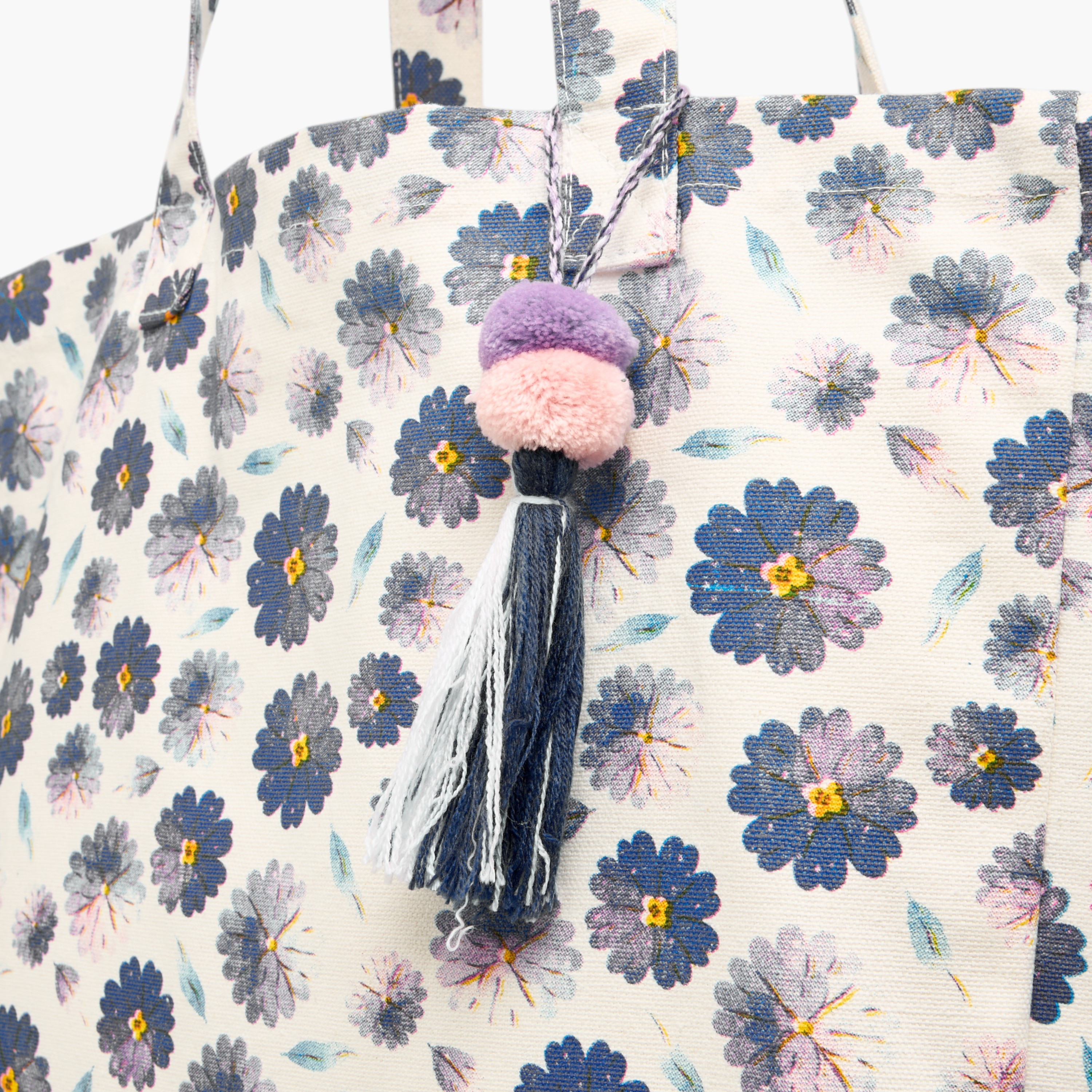 شنطة تسوق بمقابض مزدوجة وشُرّابات وطبعات زهرية-women-bagsandwallets-handbags-image-6