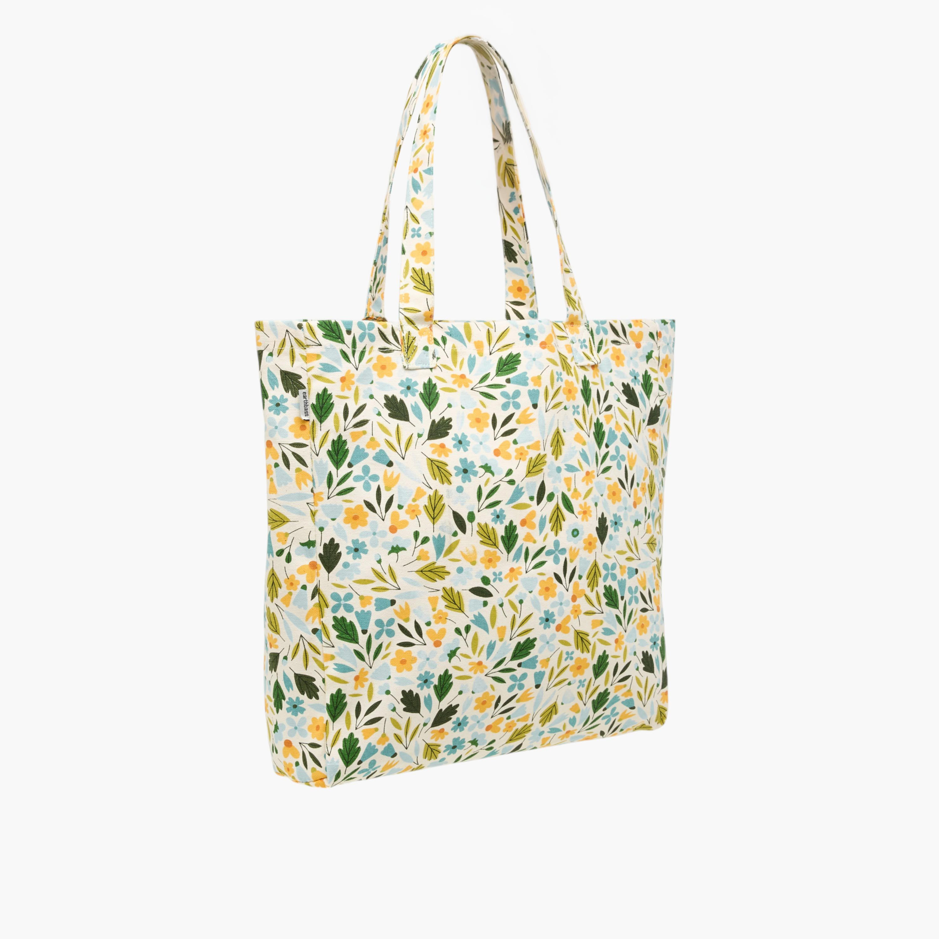 شنطة تسوق بمقابض مزدوجة وتفاصيل شُرّابات بطبعات-women-bagsandwallets-handbags-image-4