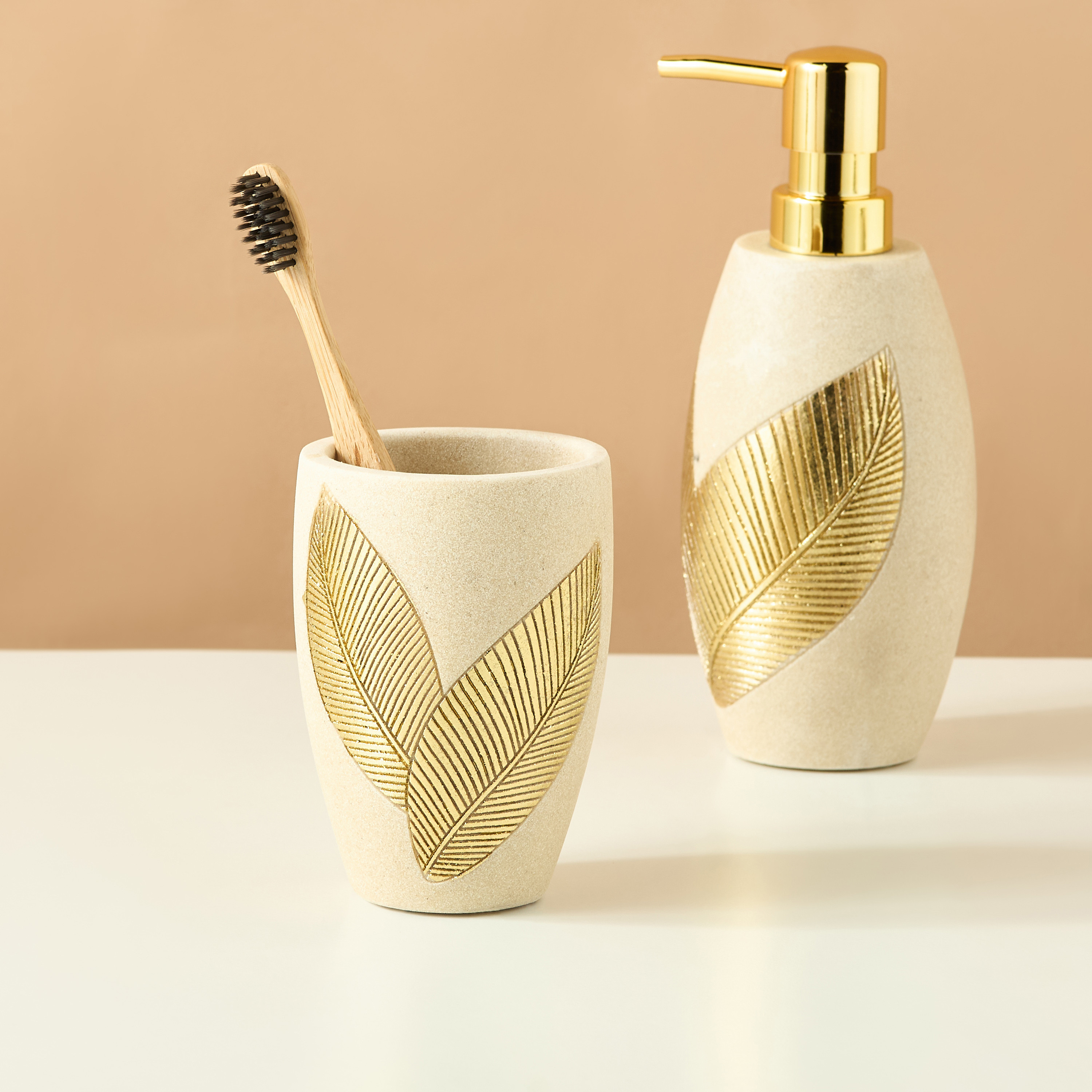 كوب بنقوش ورق شجر ذهبي-household-bathandlaundry-bathaccessories-toothbrushholdersandtumblers-image-1