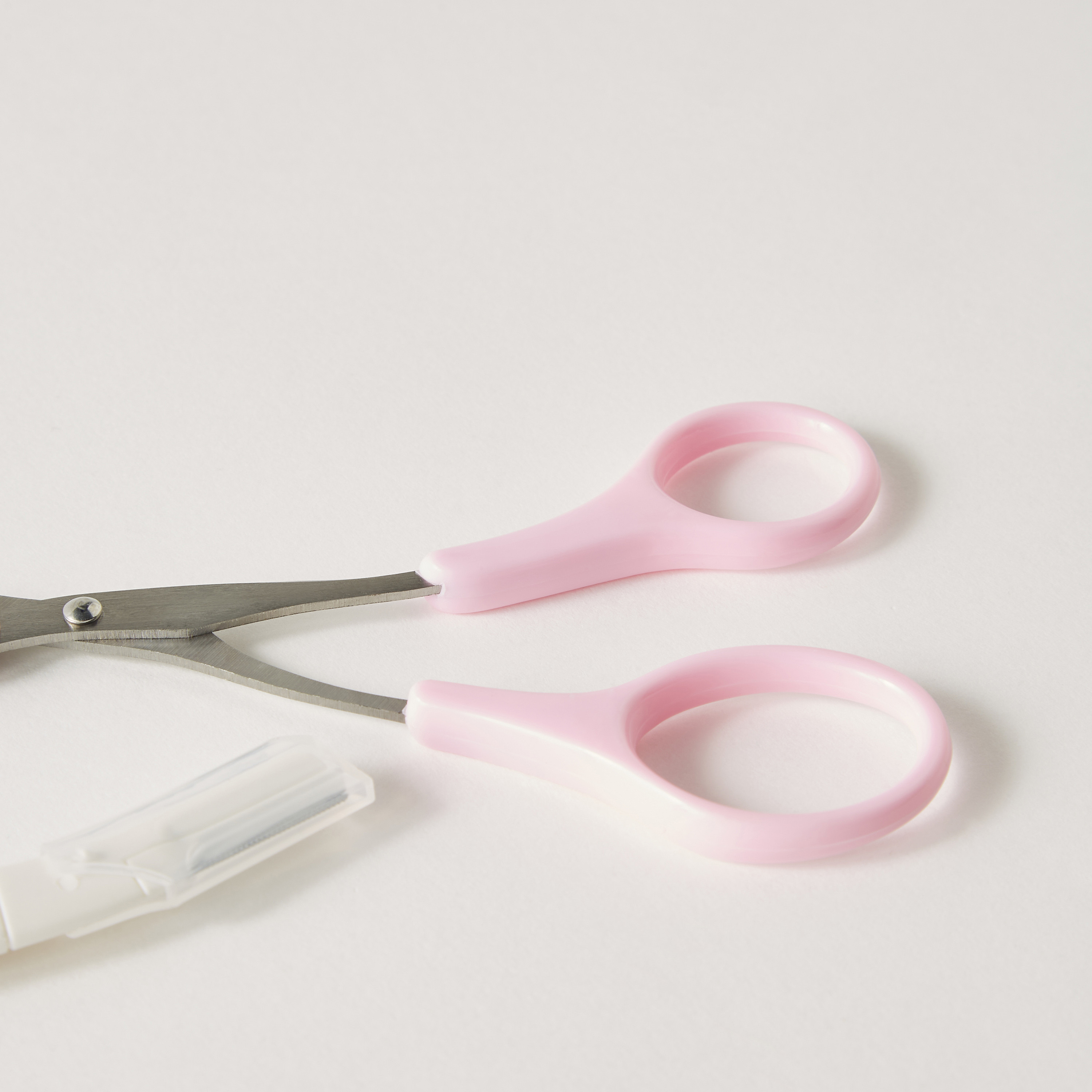 Findz 2-Piece Eyebrow Trimmer Scissors Set-beautyandpersonalcare-appliances-hairremovaltools-shavers-image-4