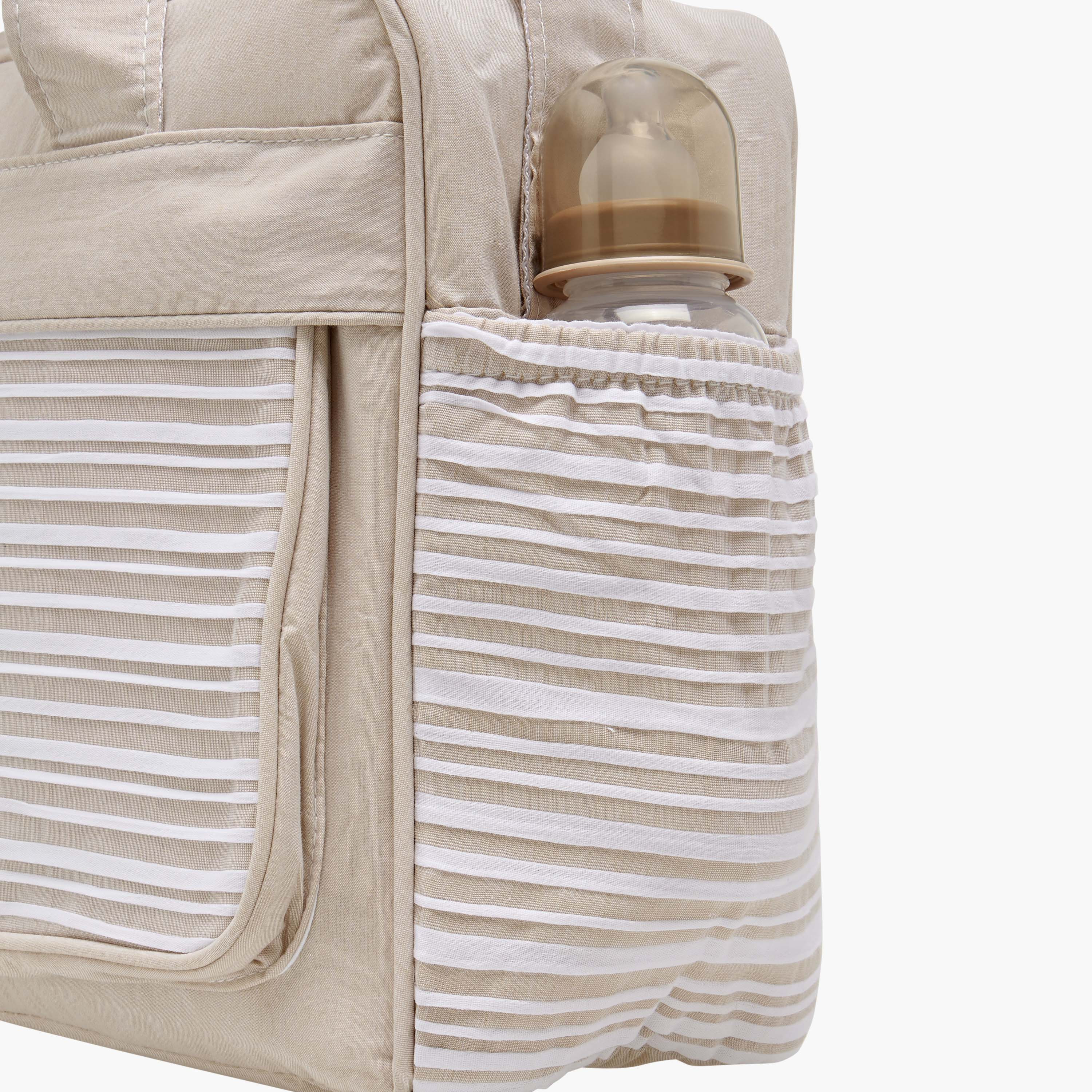 شنطة حفاضات مخطّطة بسحّاب إغلاق وحمّالة قابلة للتعديل من جيجلز-baby-diapering-diaperbags-image-4