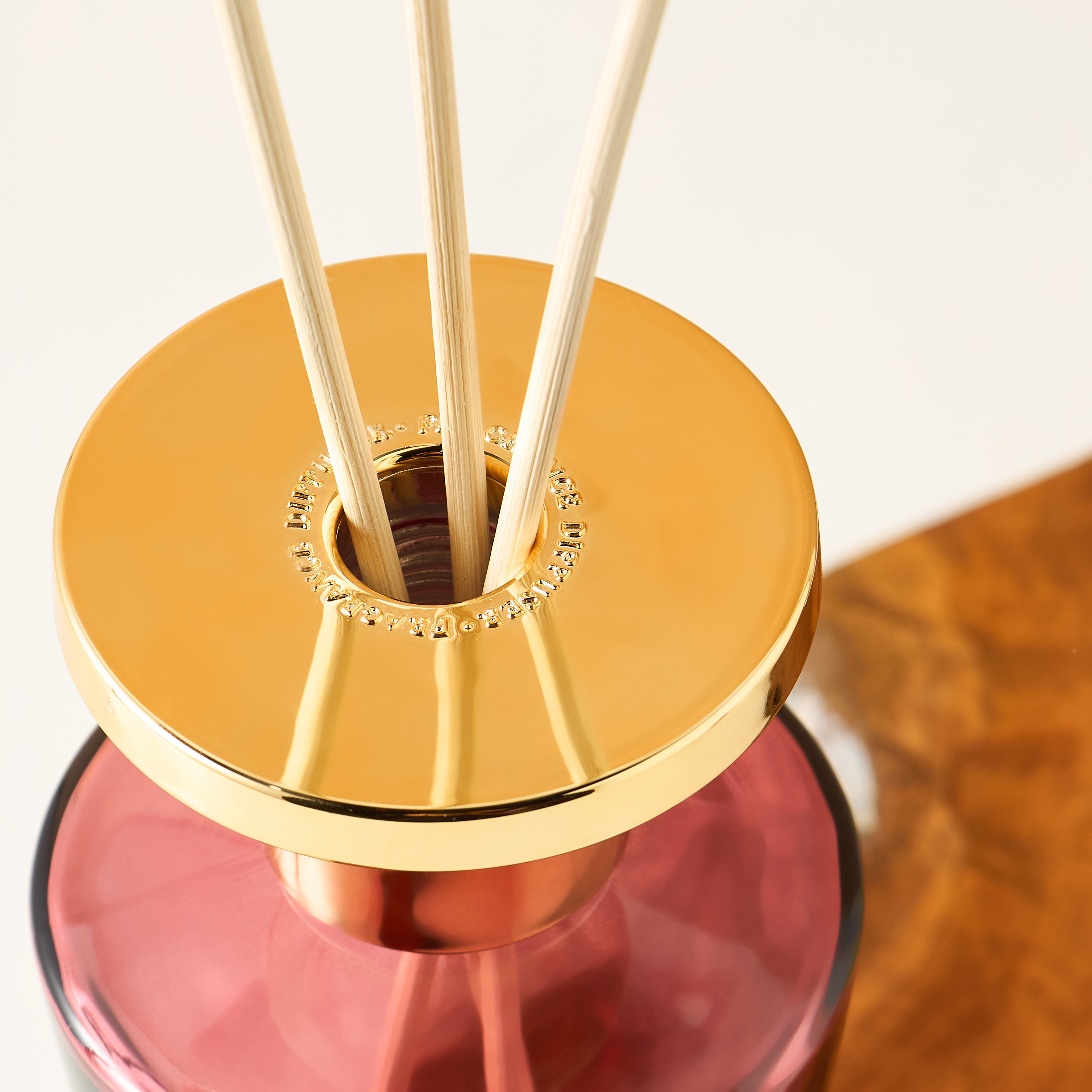موزع عطور بأعواد بينك جاردن من سينت. د لندن - 300 مل-household-homefragrance-reeddiffusers-image-2
