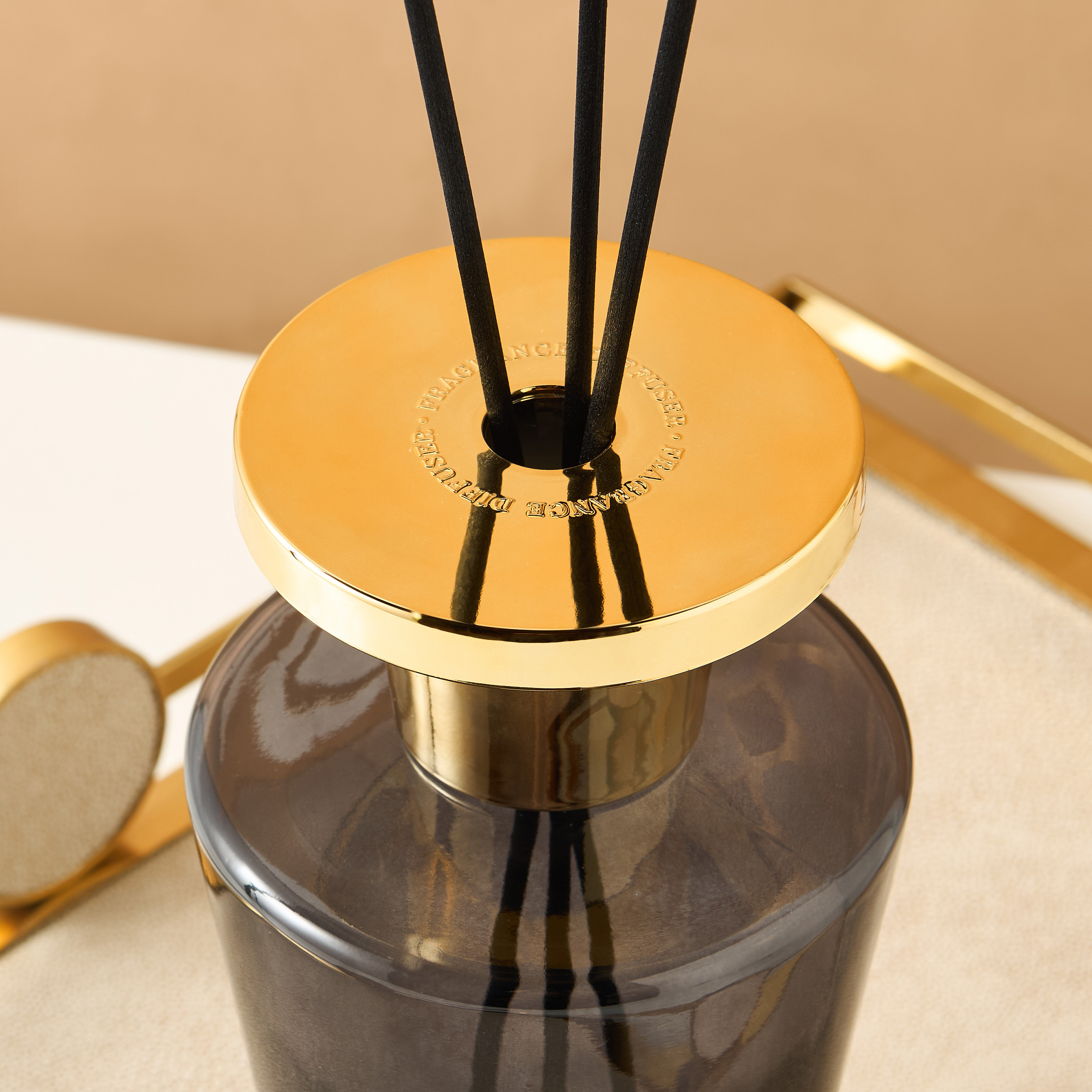 Scent.d London Velvet Lounge Reed Diffuser - 1000 ml-household-homefragrance-reeddiffusers-image-2